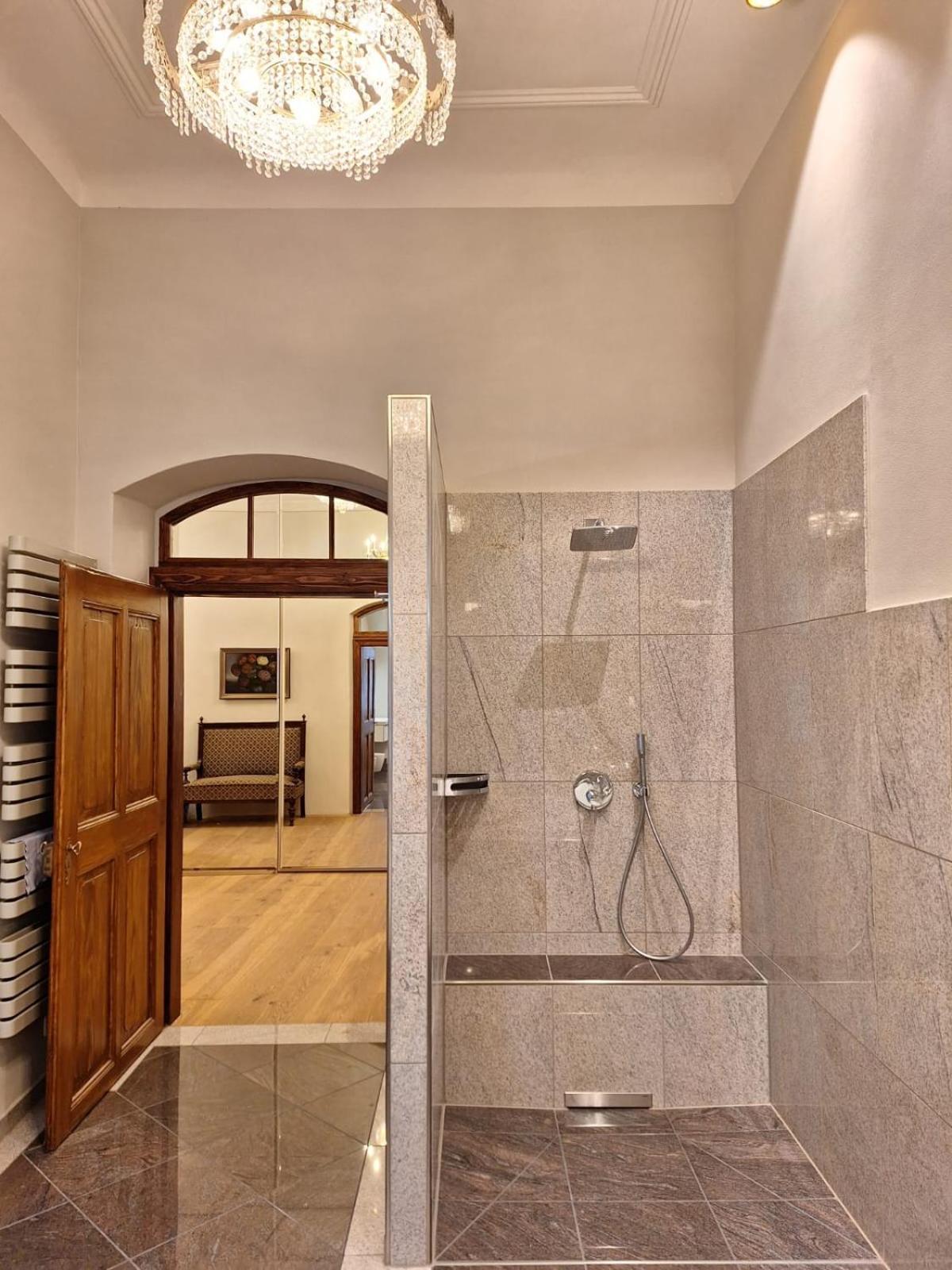 Stadtpalais Marché-Suite maximal 2 Personen und 1 Kleinkind