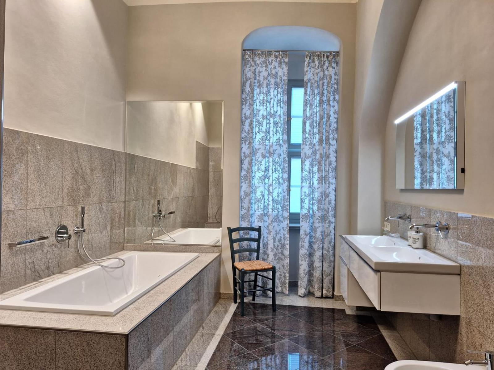 Stadtpalais Marché-Suite maximal 2 Personen und 1 Kleinkind