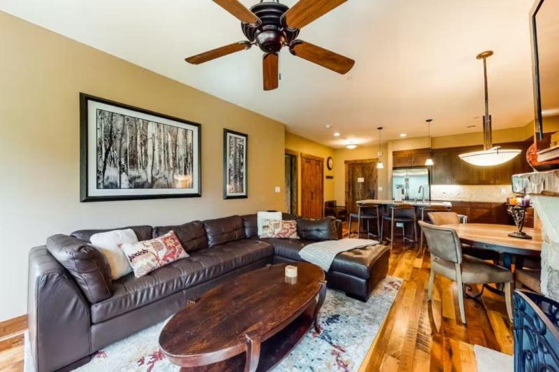 2 Bedroom Luxury Condo On Main Street At Maggie Pond - Walk To Lift! view 3
