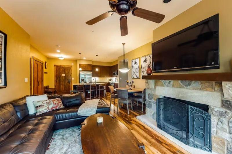 2 Bedroom Luxury Condo On Main Street At Maggie Pond - Walk To Lift! view 4