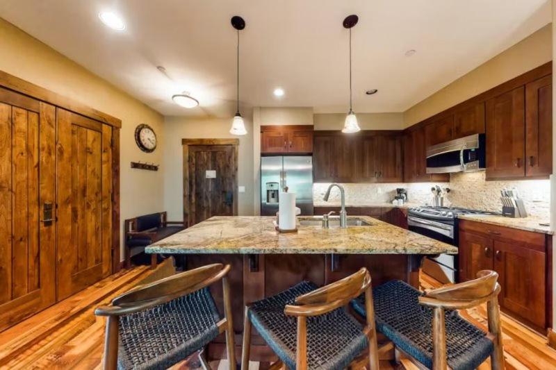 2 Bedroom Luxury Condo On Main Street At Maggie Pond - Walk To Lift! view 5