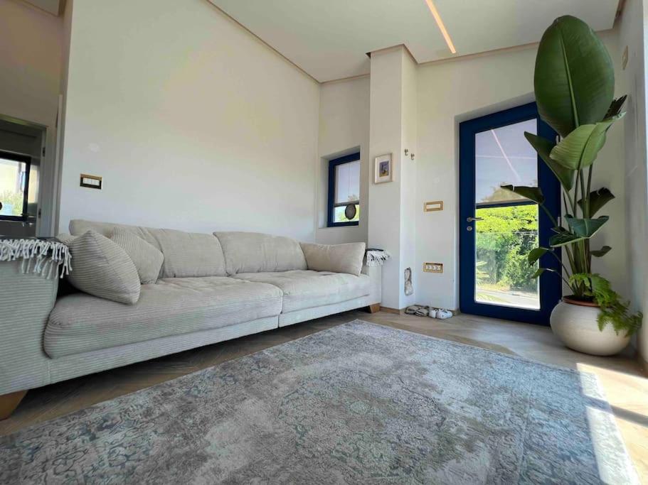 Sea view 2 bedroom apartment view 4