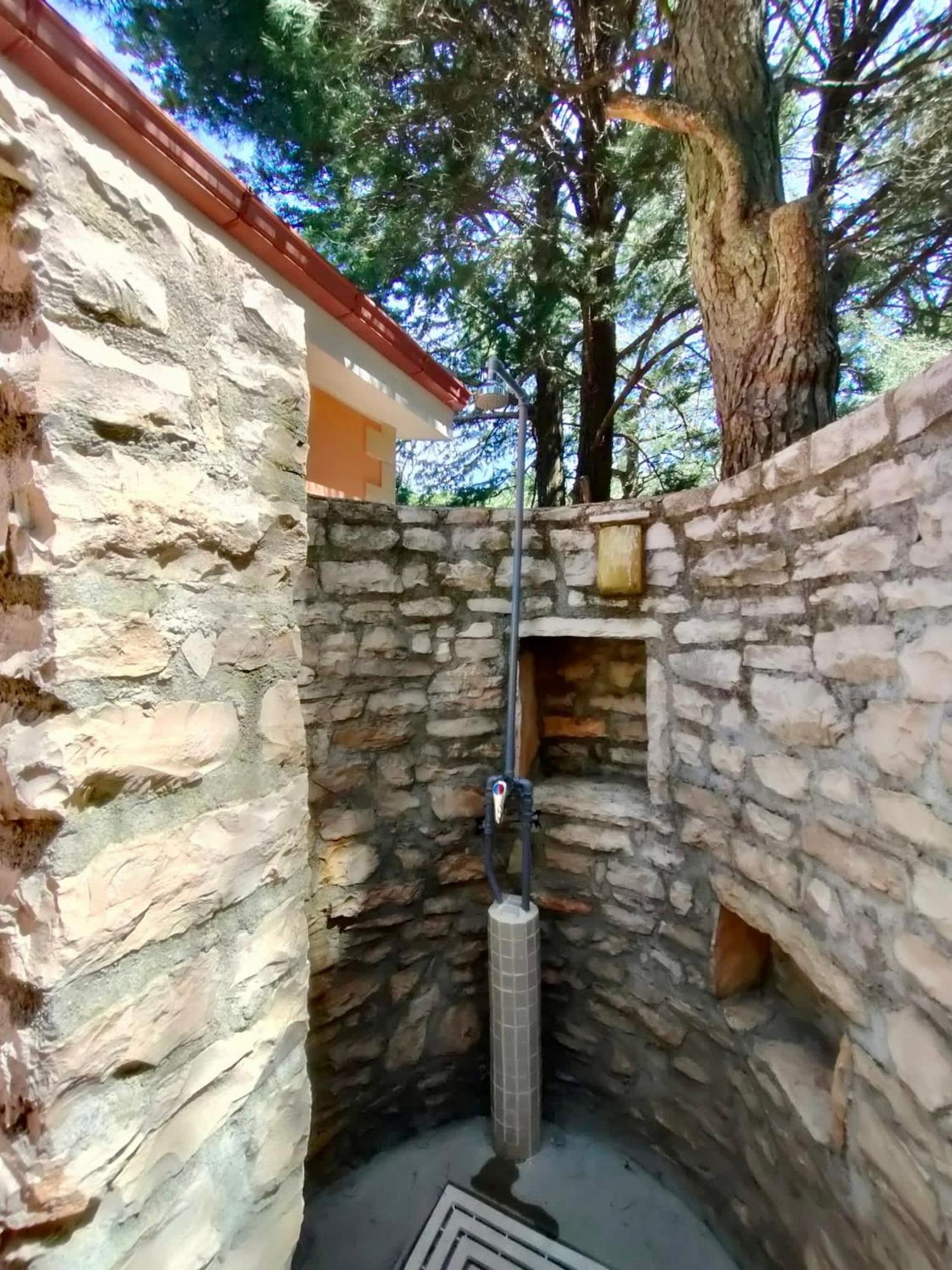 Nature, memories and garden shower at Casa del Castello view 3
