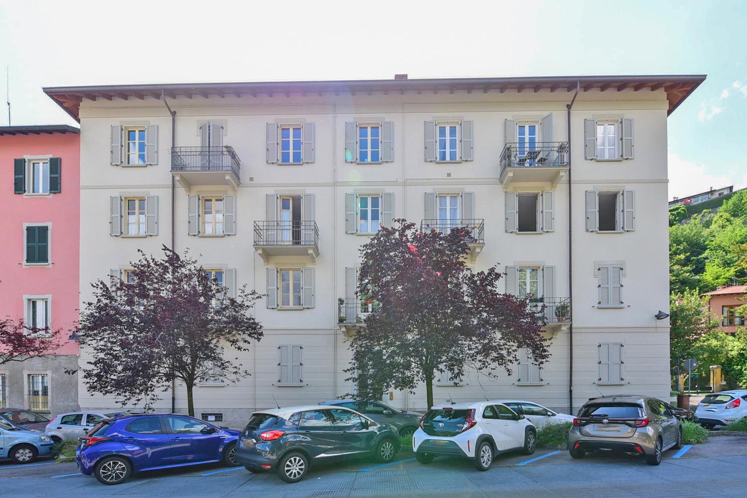 Volta Central Apartment by Quokka 360 - minimal flat in Cernobbio view 4