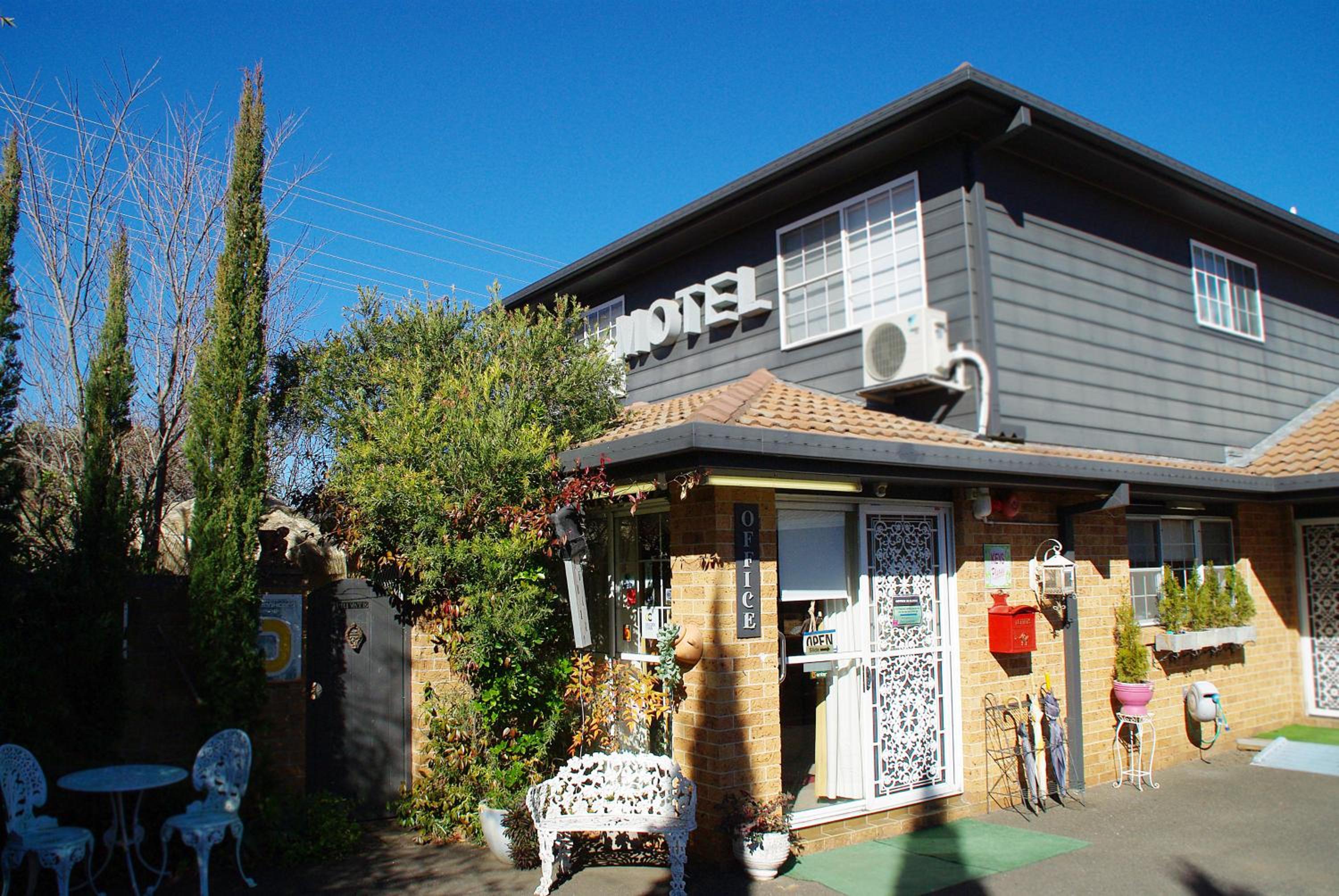 White Lanterns Motel