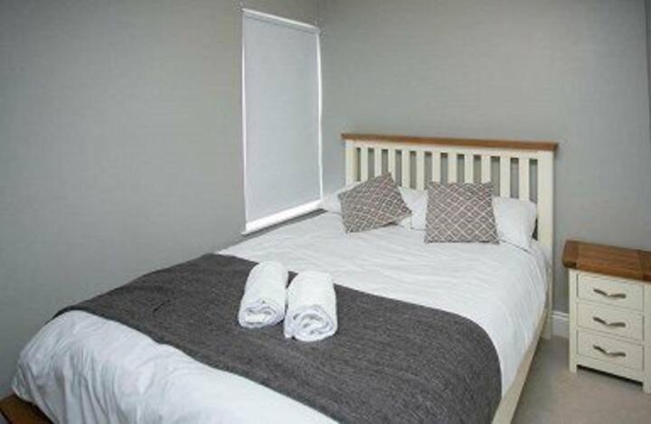 AMAZING 3 BEDROOM HOME, PRIME BT1 POSTCODE AND CITY CENTRE LOCATION view 5