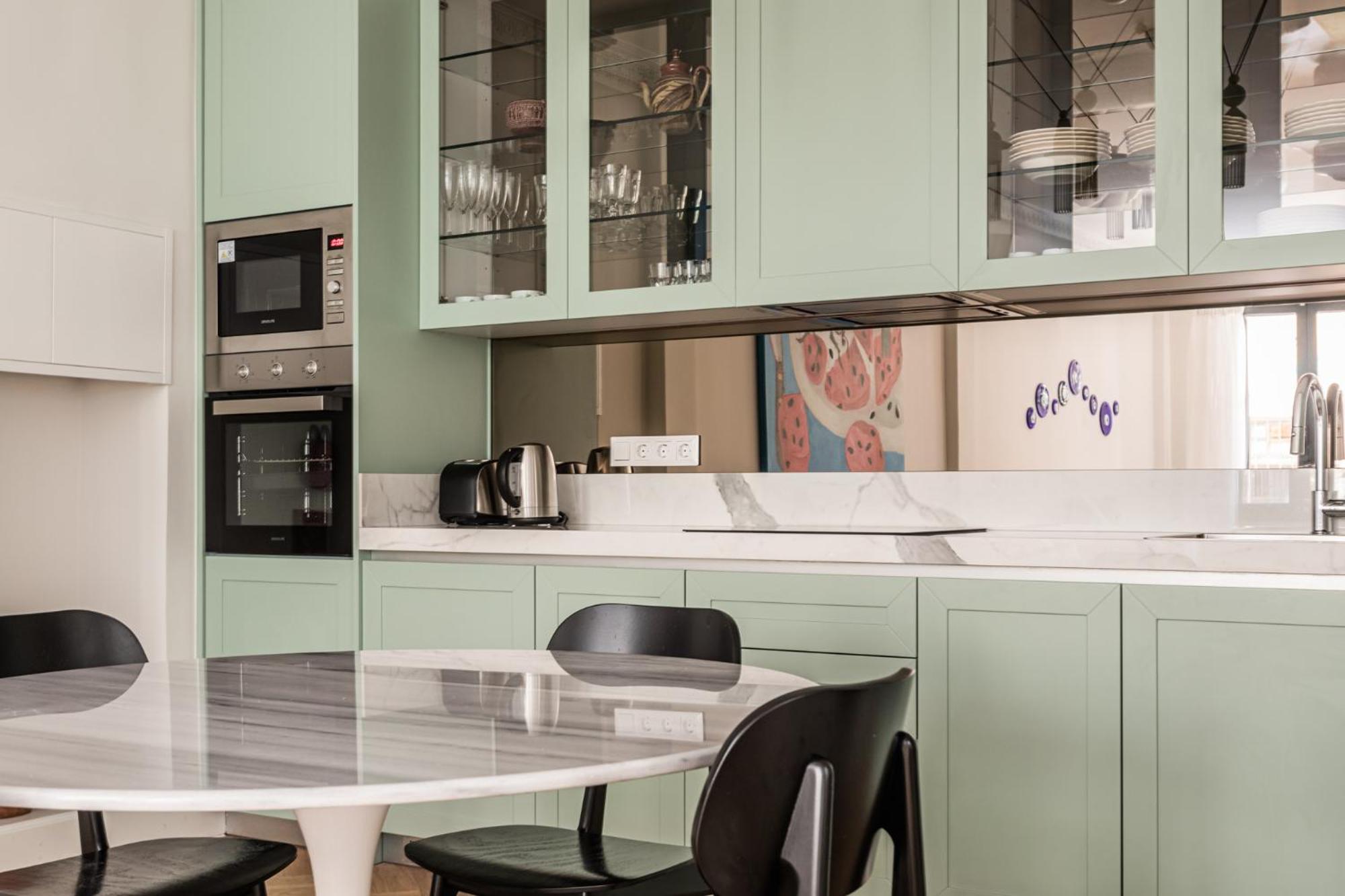 Chic & central Athenian apartment! EV4