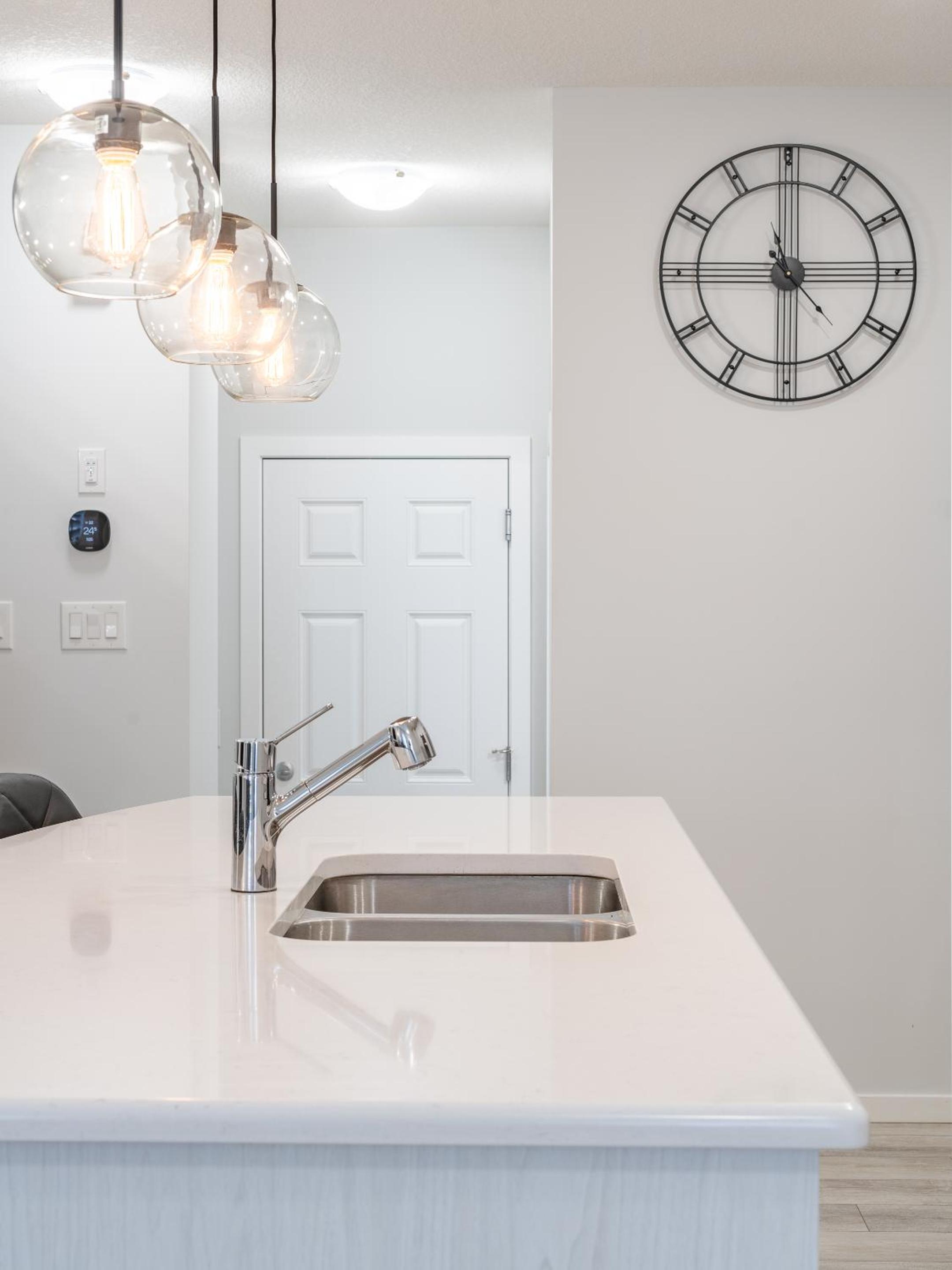 3bedroom Stylish Getaway by the Park with 2-Car Garage