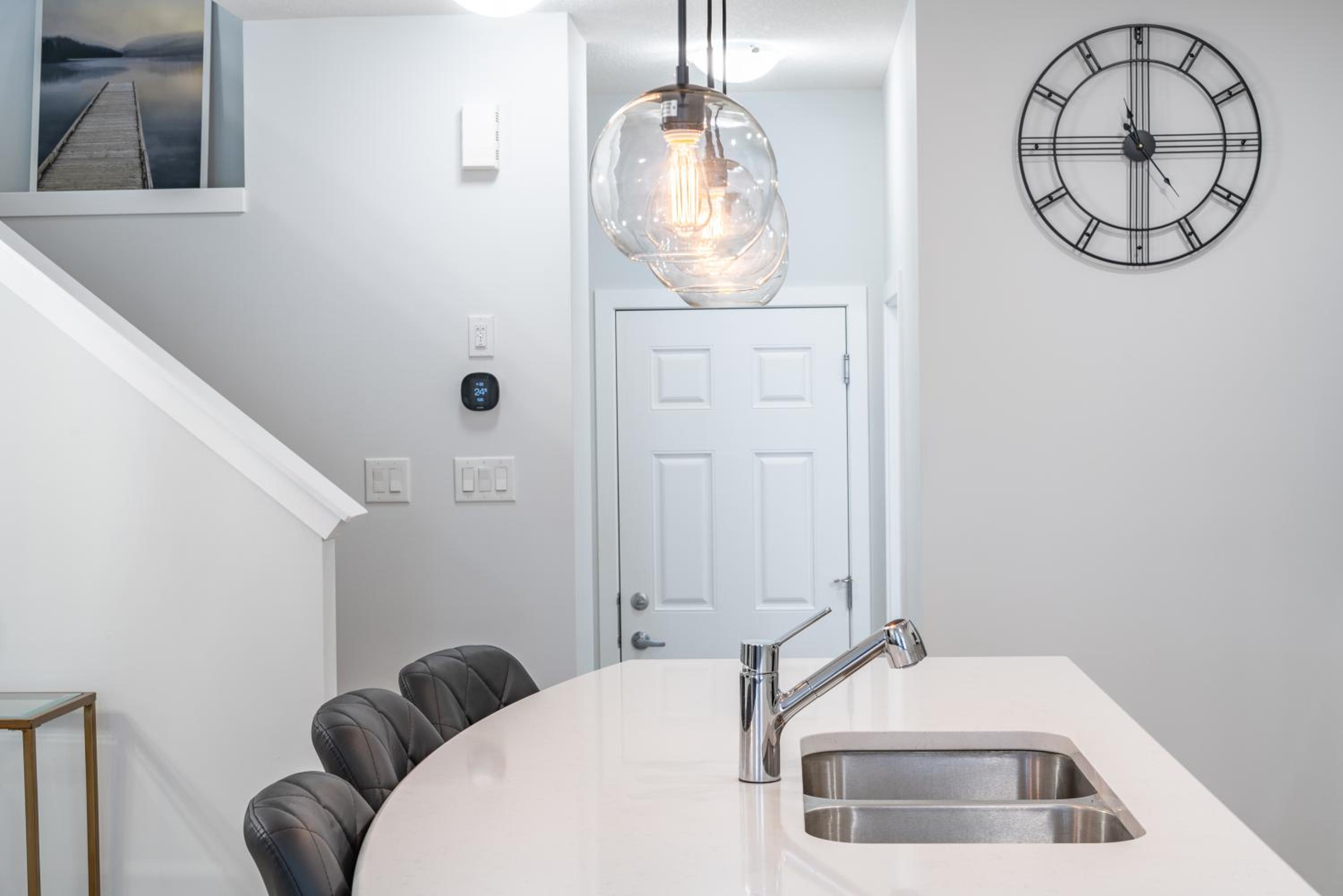 3bedroom Stylish Getaway by the Park with 2-Car Garage