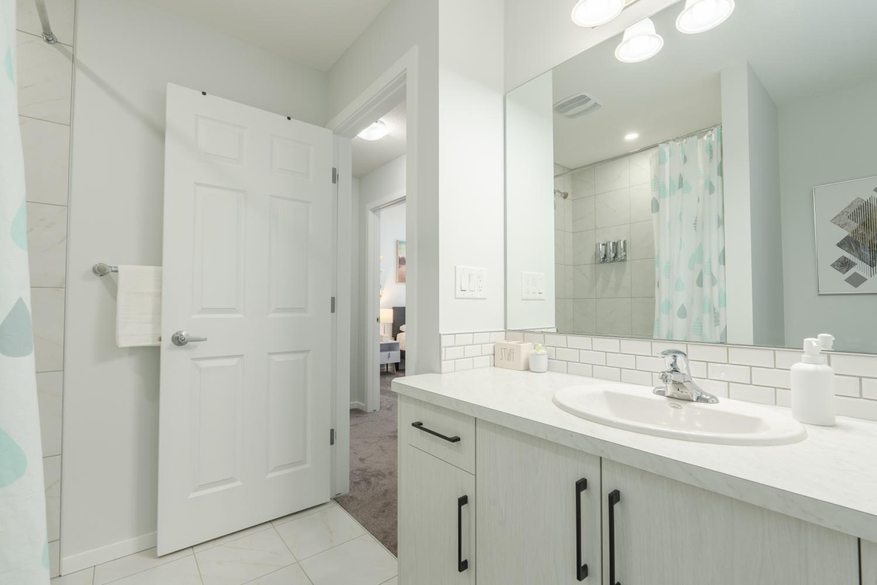 3bedroom Stylish Getaway by the Park with 2-Car Garage