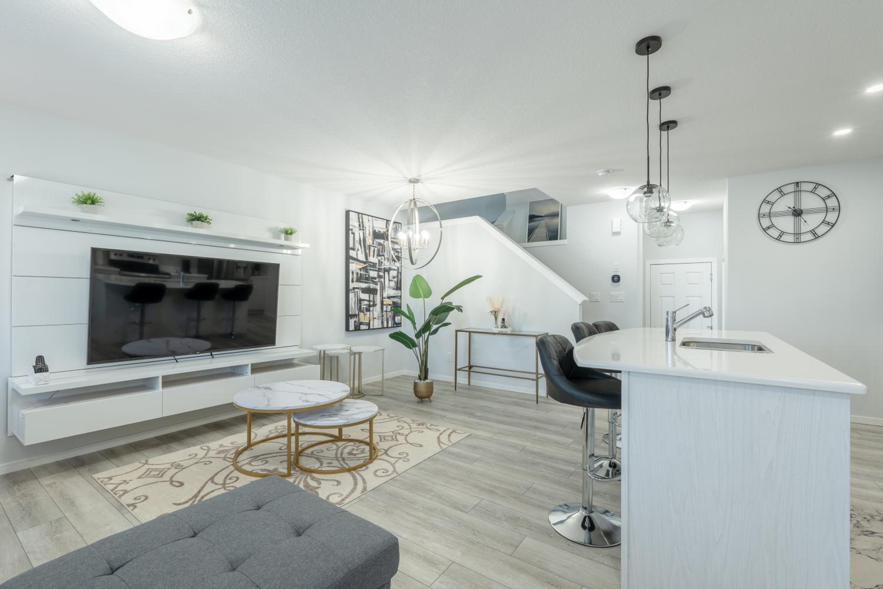 3bedroom Stylish Getaway by the Park with 2-Car Garage