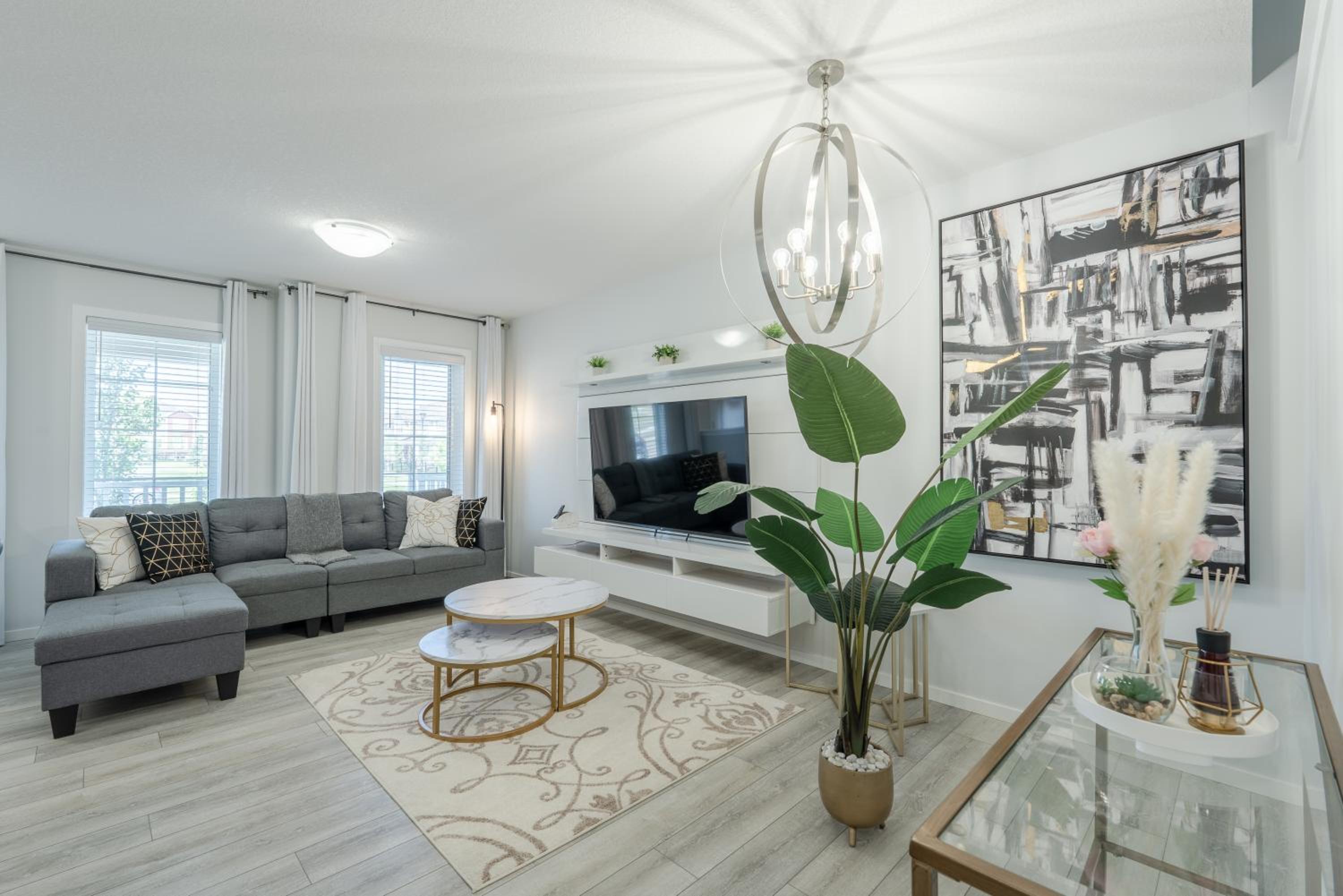 3bedroom Stylish Getaway by the Park with 2-Car Garage