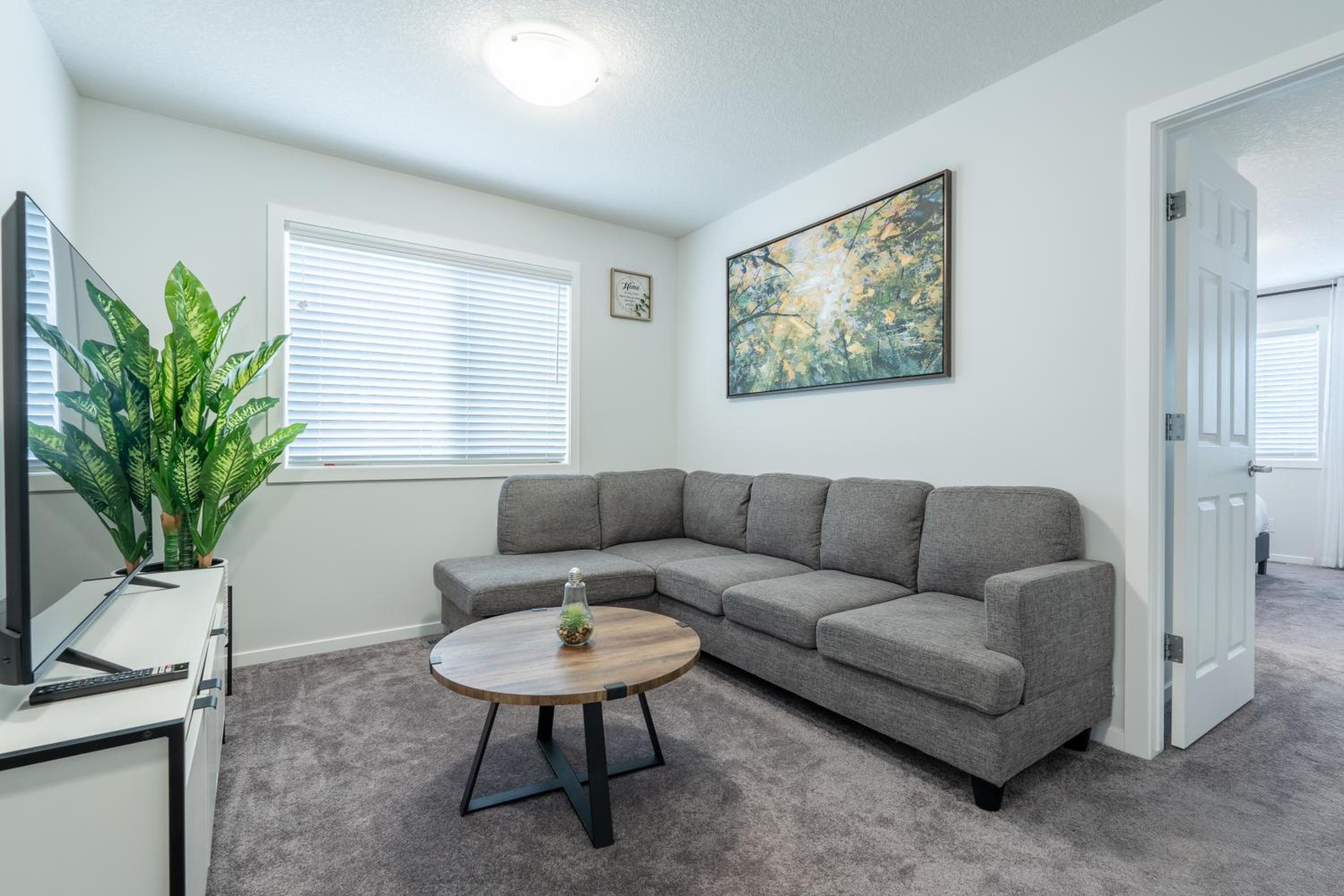 3bedroom Stylish Getaway by the Park with 2-Car Garage