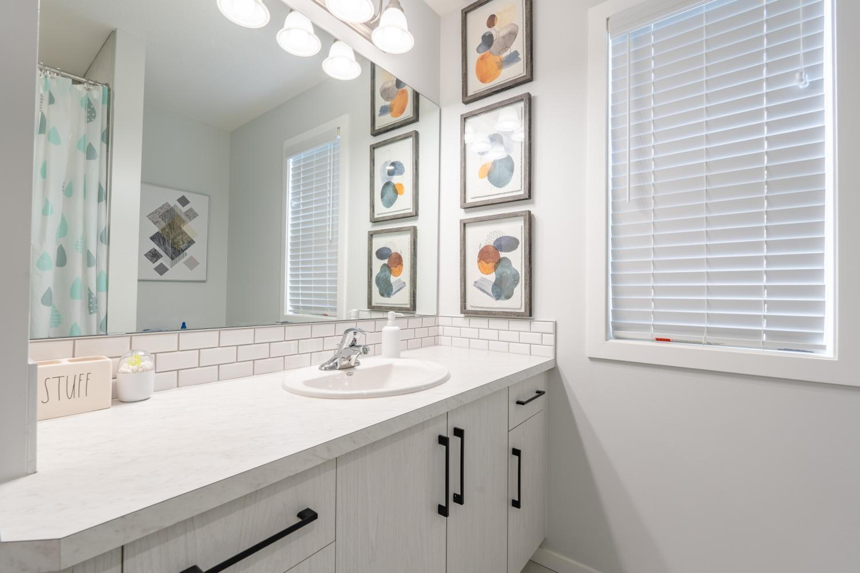 3bedroom Stylish Getaway by the Park with 2-Car Garage