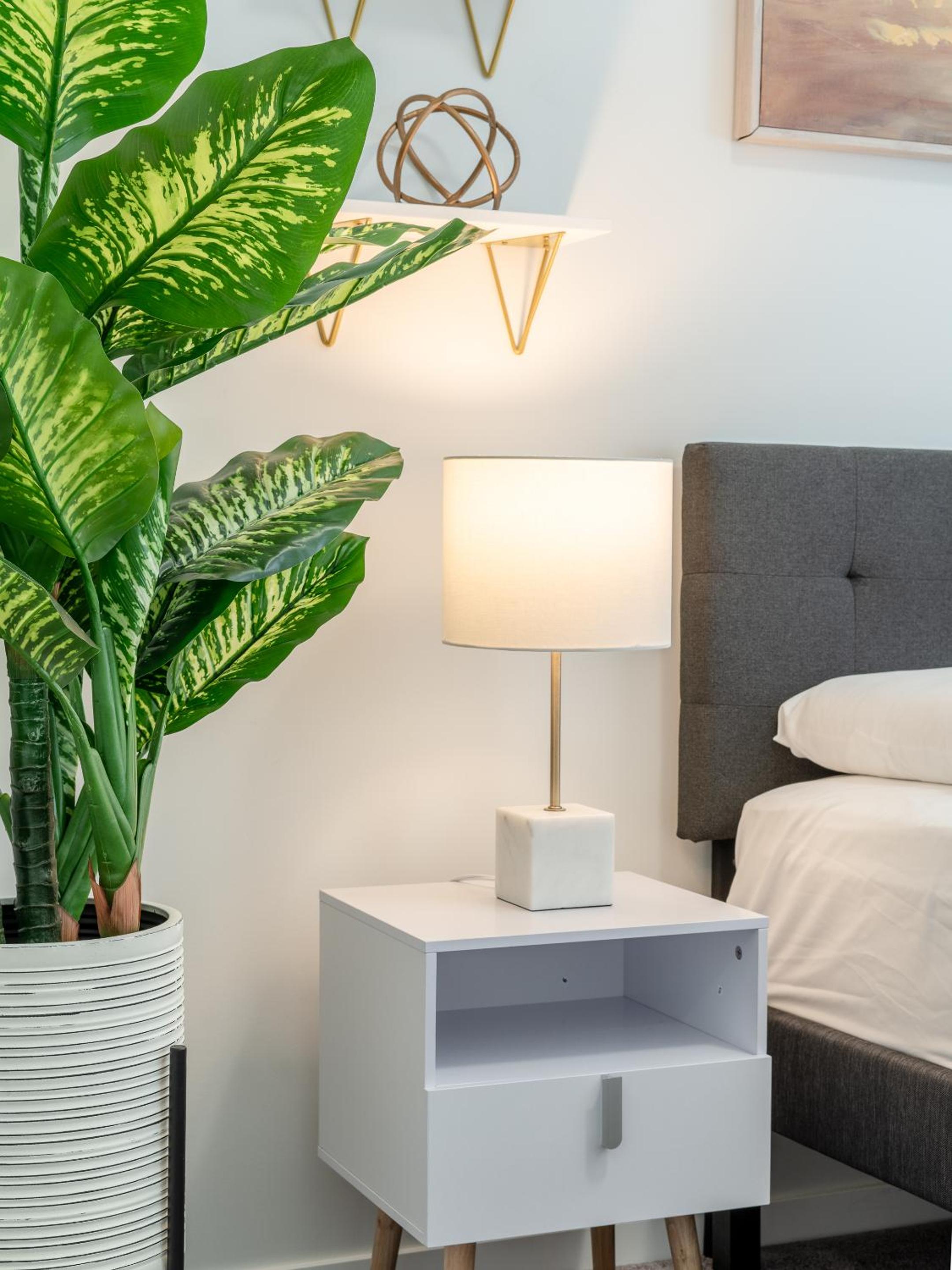 3bedroom Stylish Getaway by the Park with 2-Car Garage