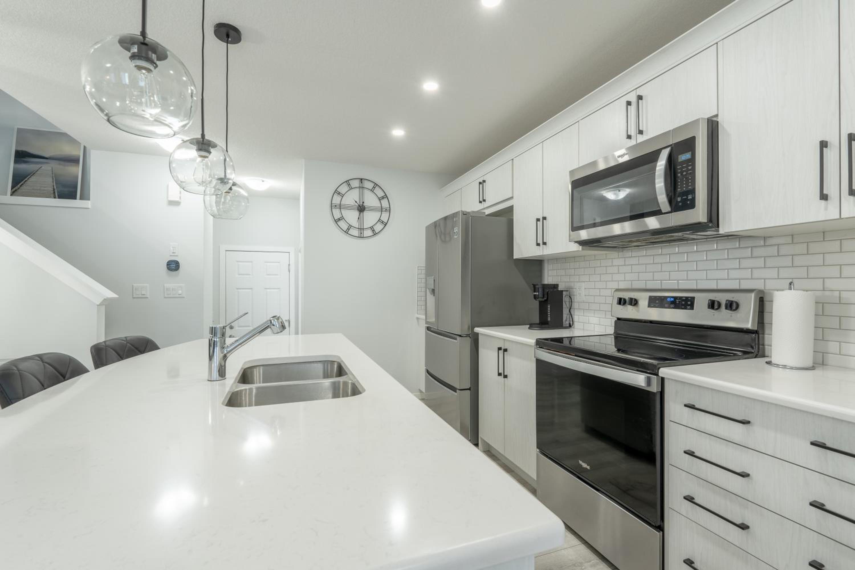 3bedroom Stylish Getaway by the Park with 2-Car Garage