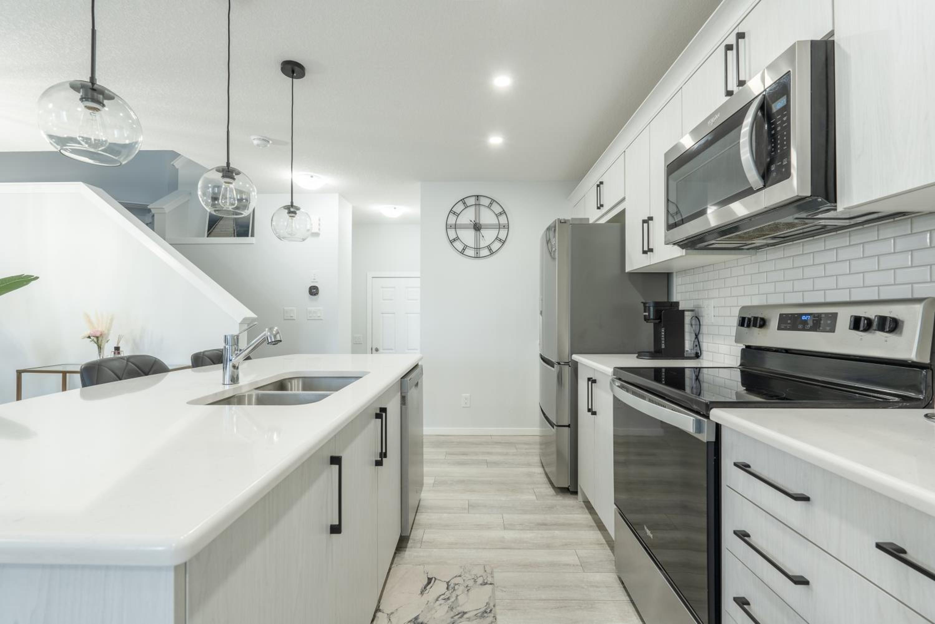 3bedroom Stylish Getaway by the Park with 2-Car Garage