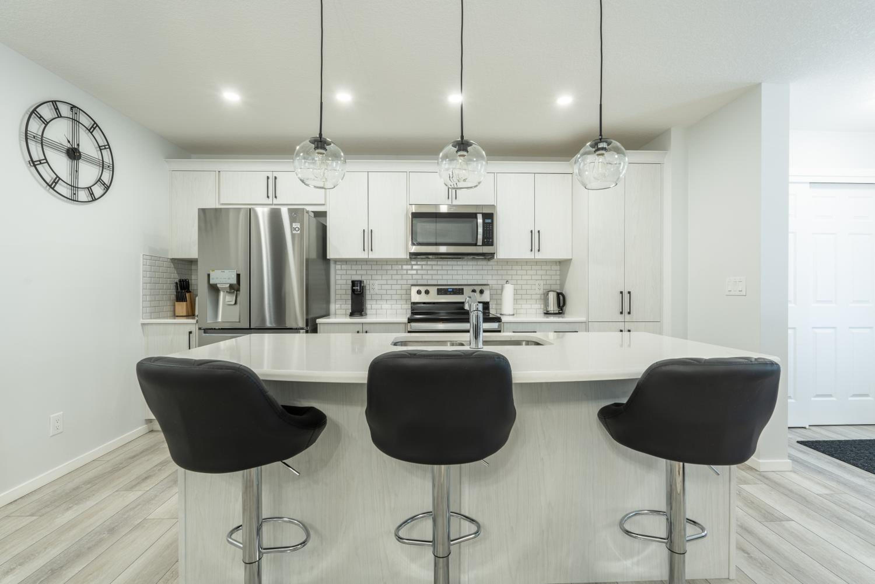 3bedroom Stylish Getaway by the Park with 2-Car Garage