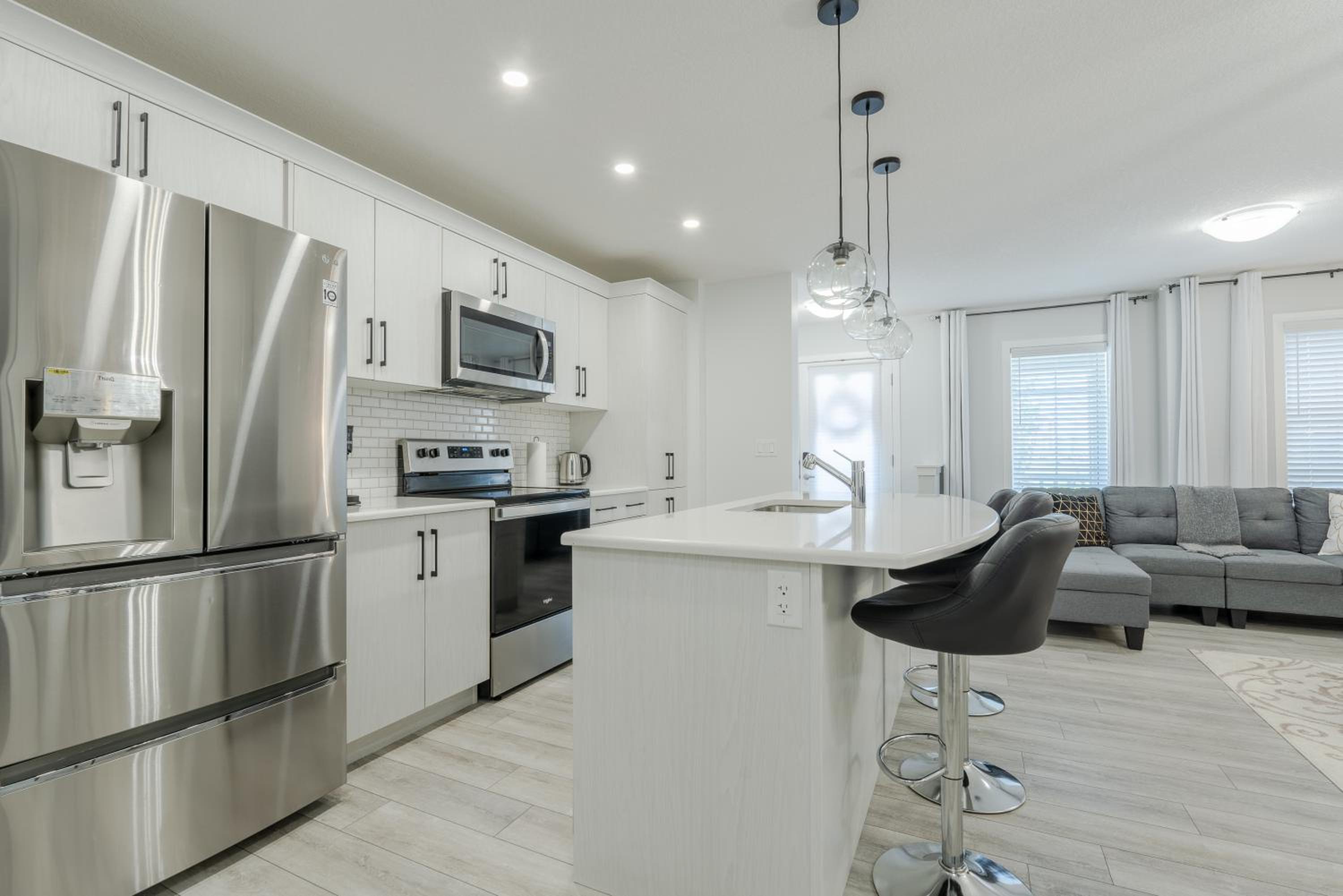 3bedroom Stylish Getaway by the Park with 2-Car Garage