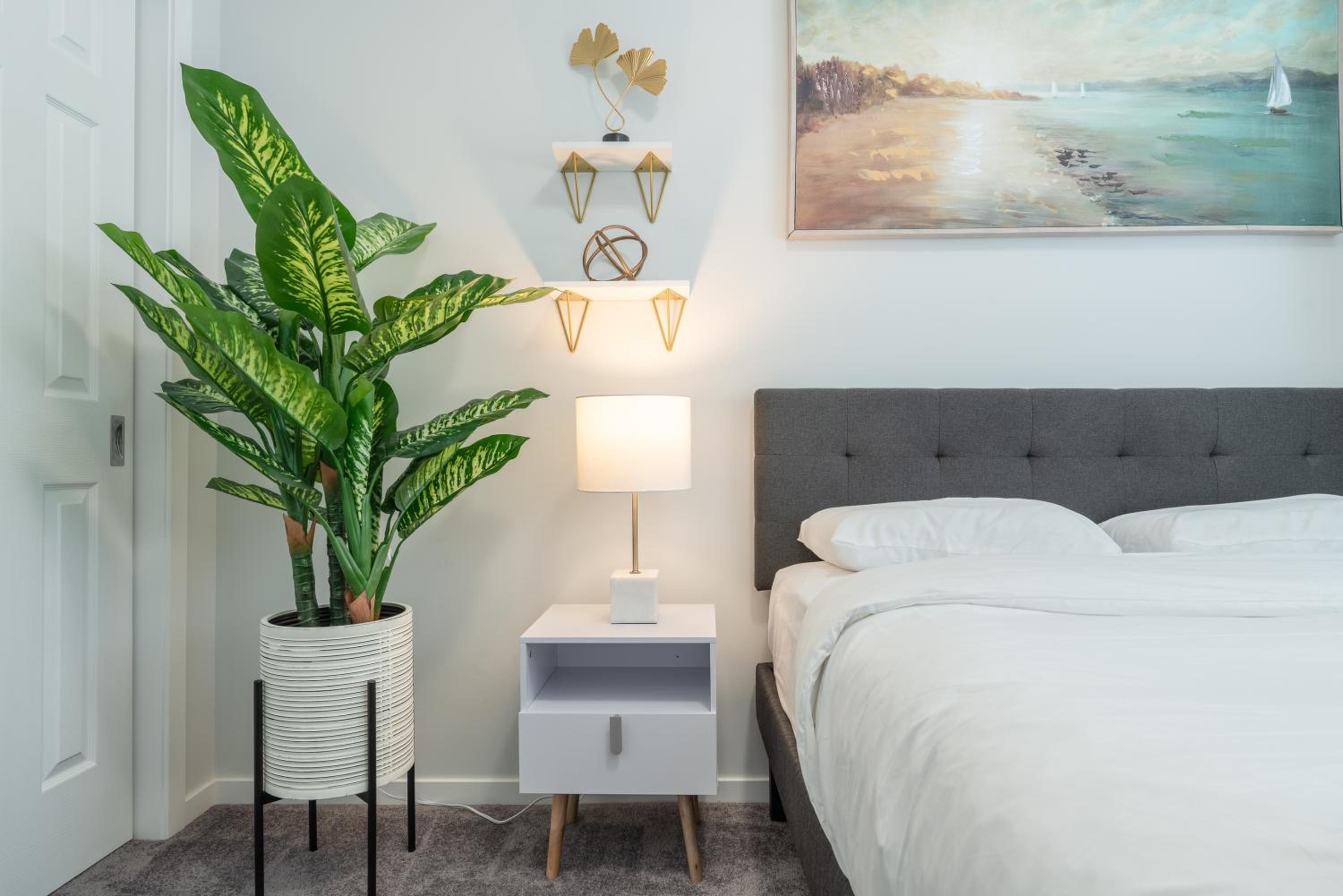 3bedroom Stylish Getaway by the Park with 2-Car Garage