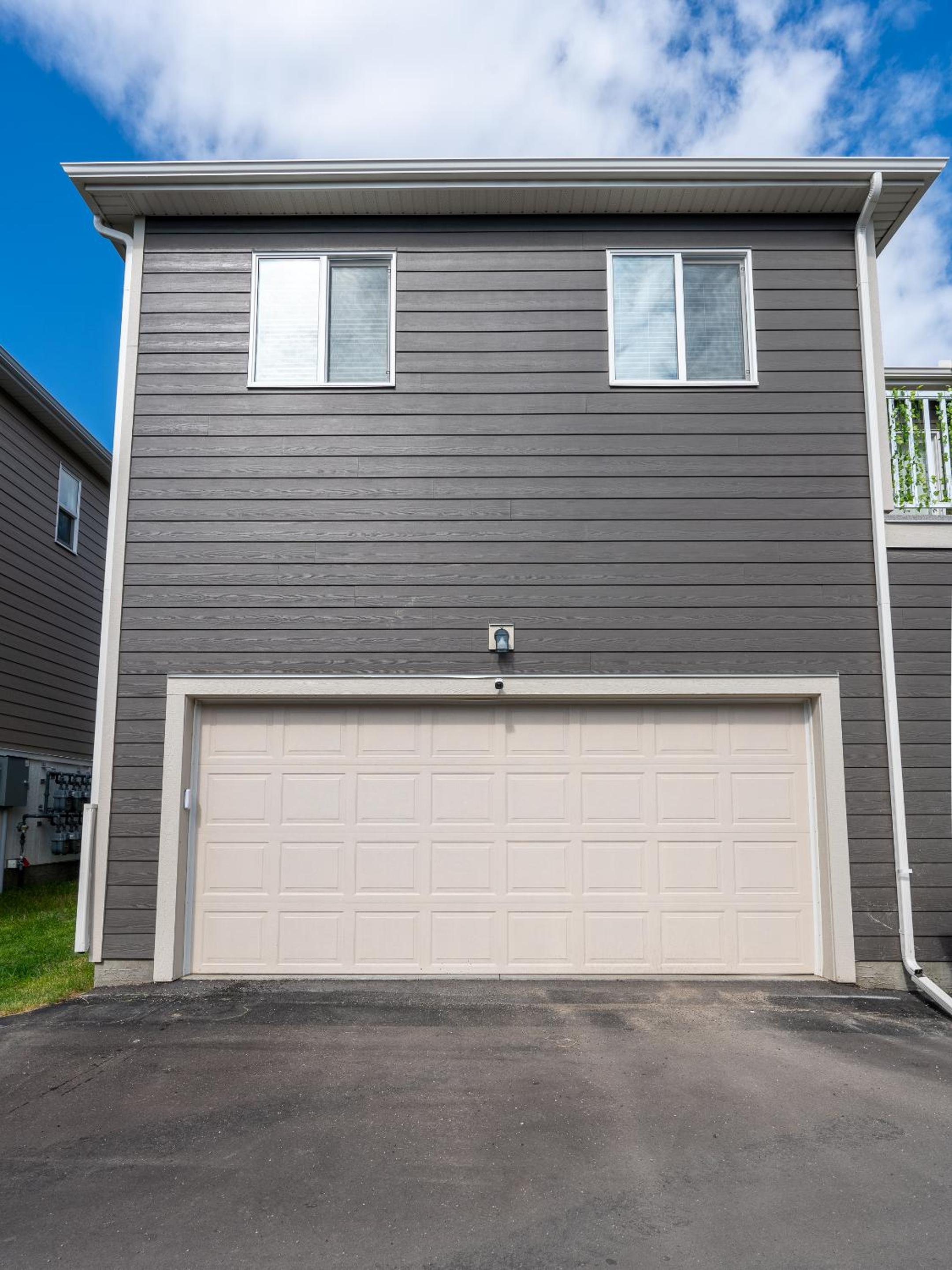 3bedroom Stylish Getaway by the Park with 2-Car Garage