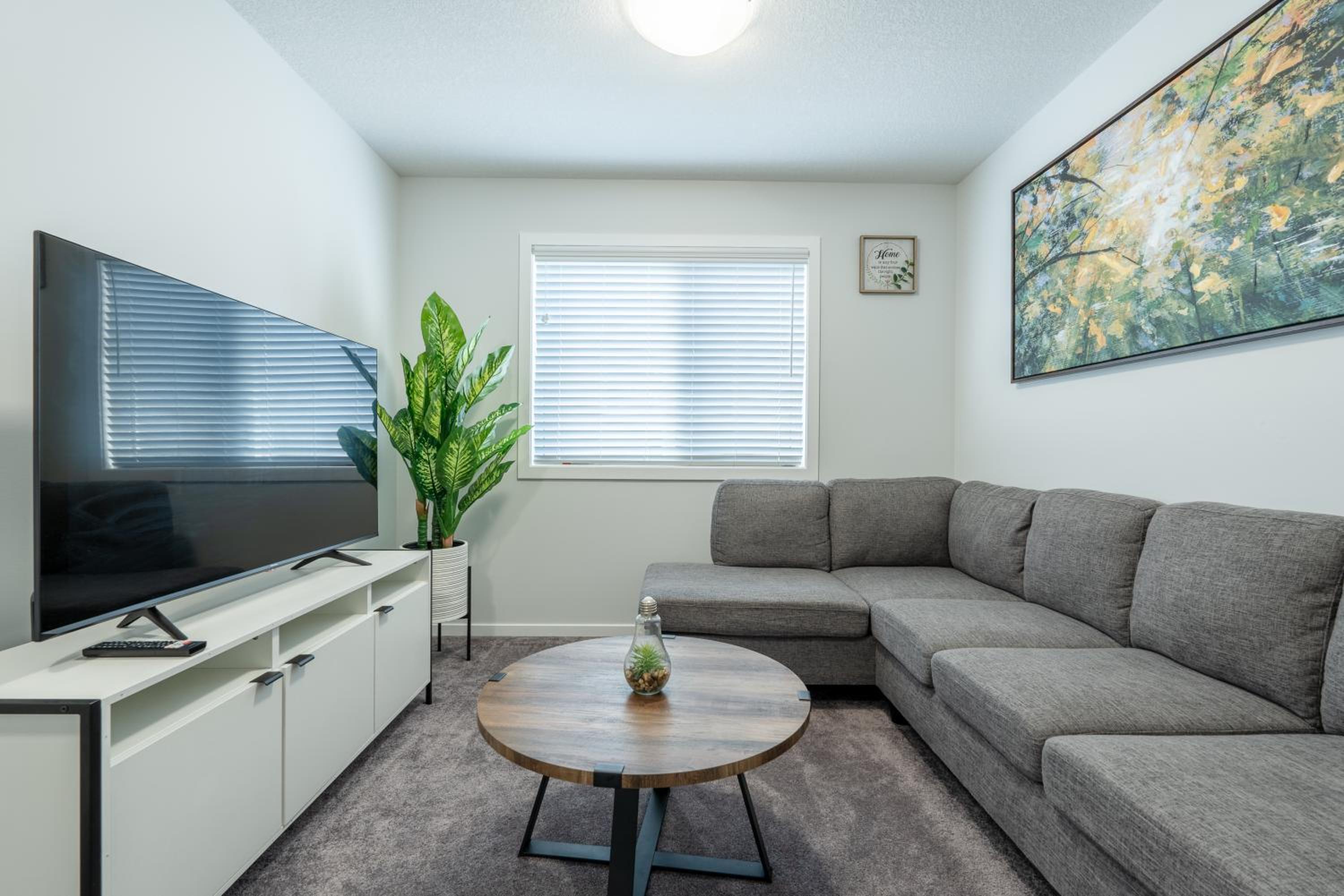 3bedroom Stylish Getaway by the Park with 2-Car Garage
