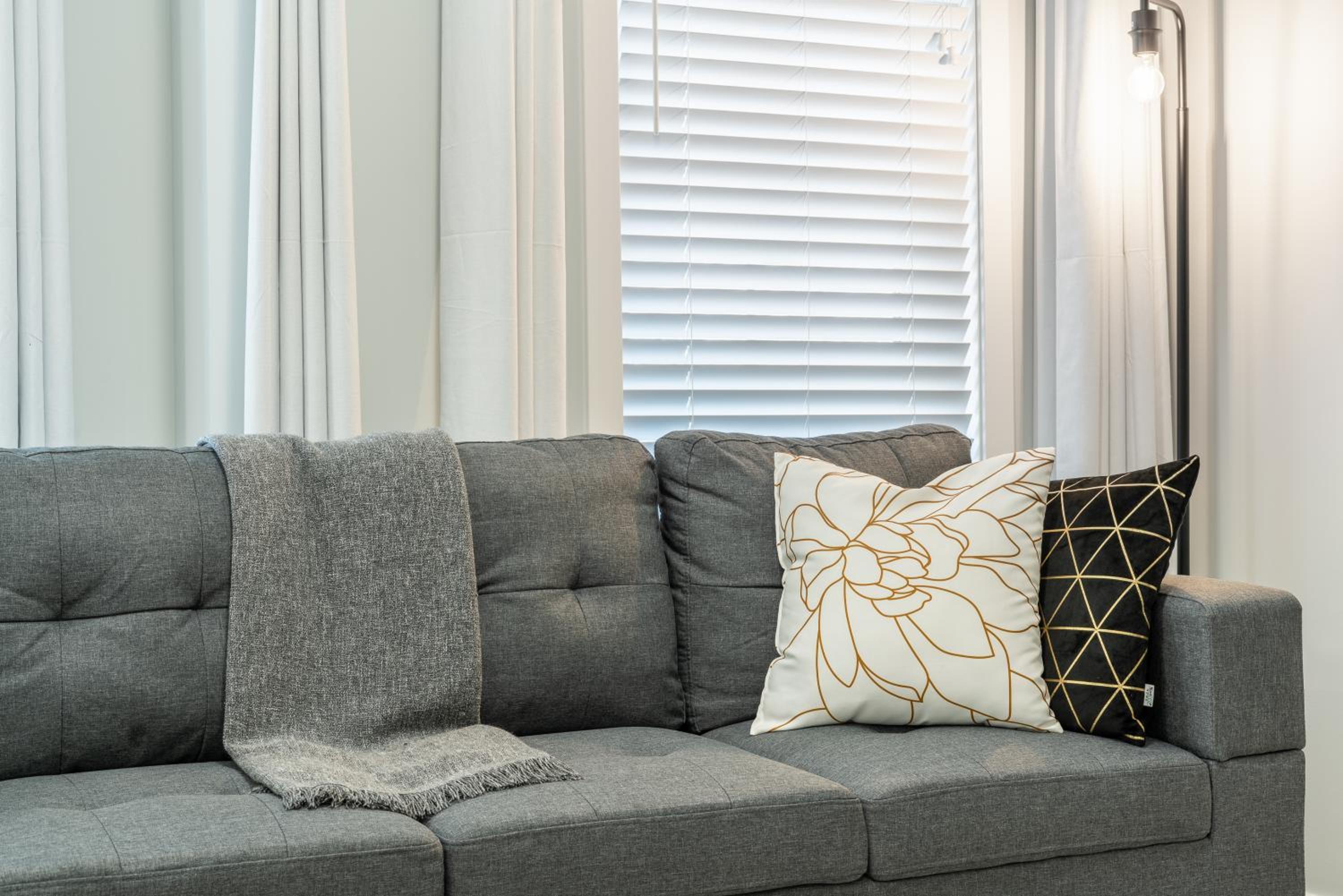 3bedroom Stylish Getaway by the Park with 2-Car Garage