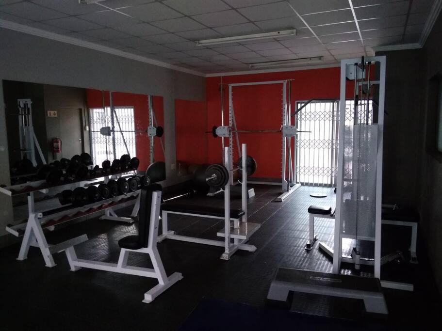 Central & Secure 2-bedroom Sandton Apt.
