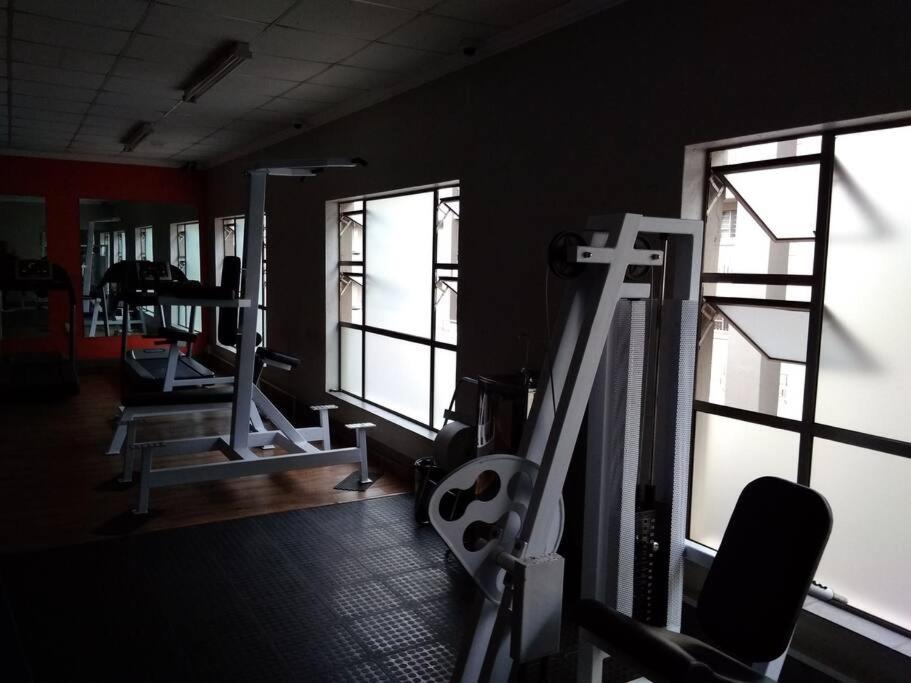 Central & Secure 2-bedroom Sandton Apt.