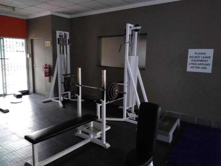 Central & Secure 2-bedroom Sandton Apt.