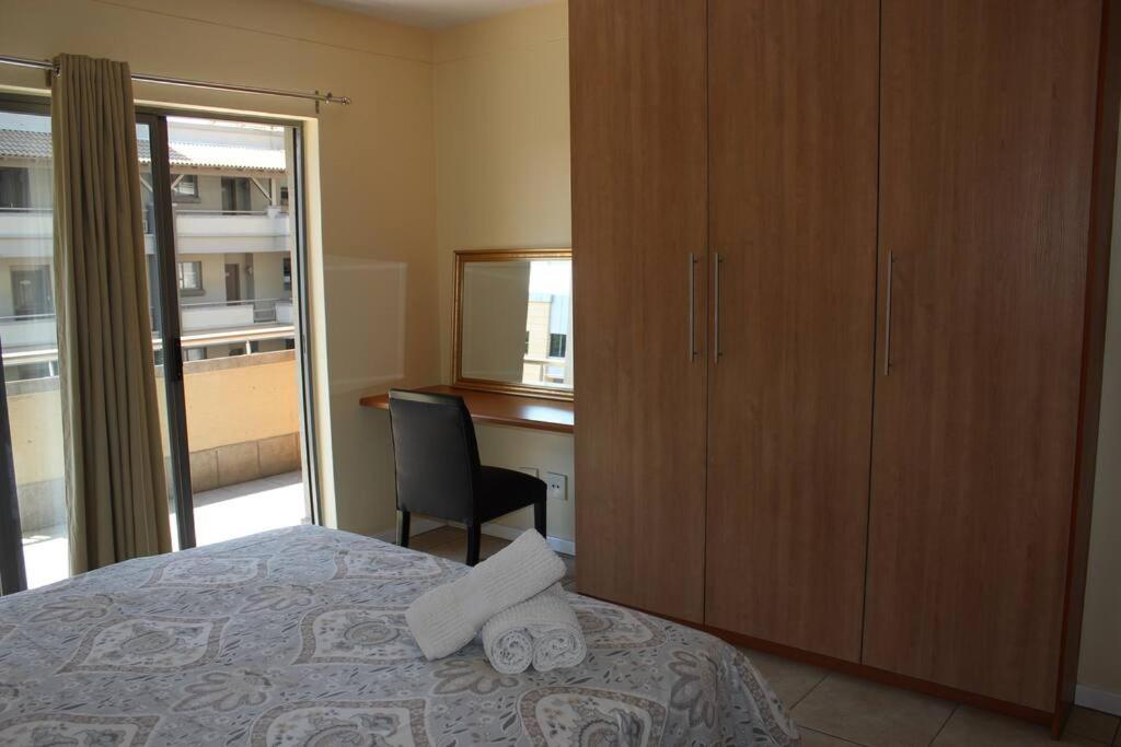 Central & Secure 2-bedroom Sandton Apt.