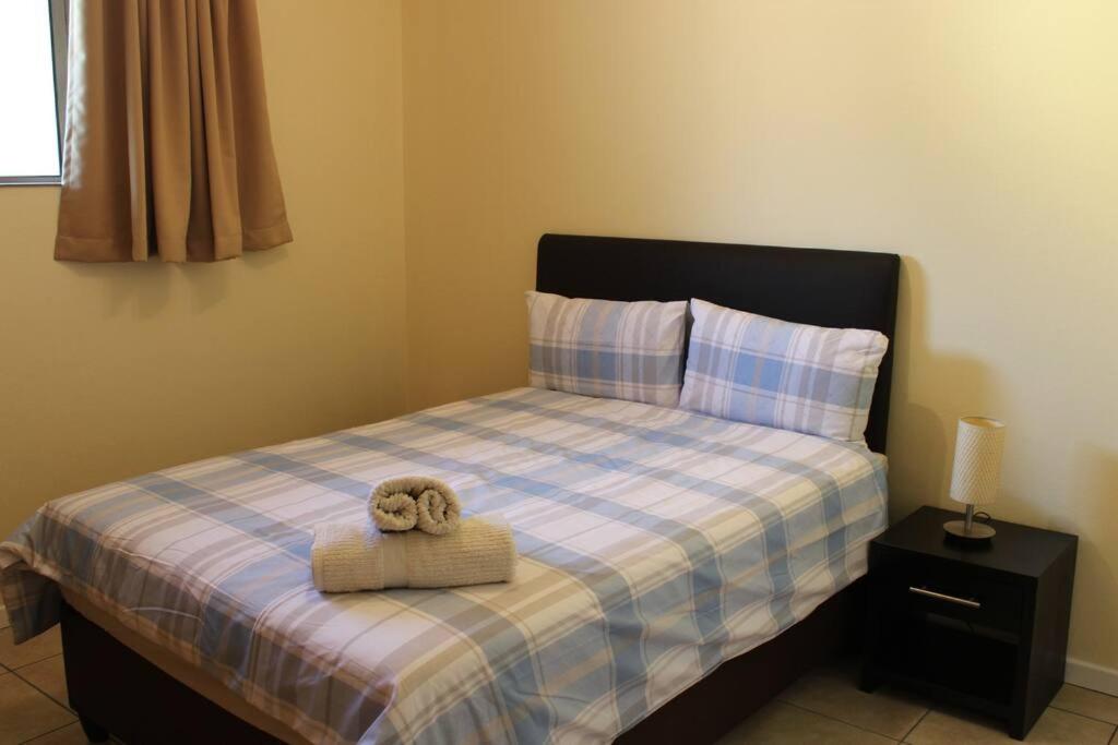 Central & Secure 2-bedroom Sandton Apt.