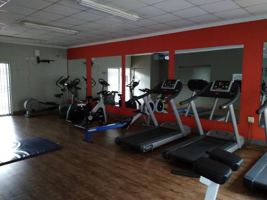 Central & Secure 2-bedroom Sandton Apt.