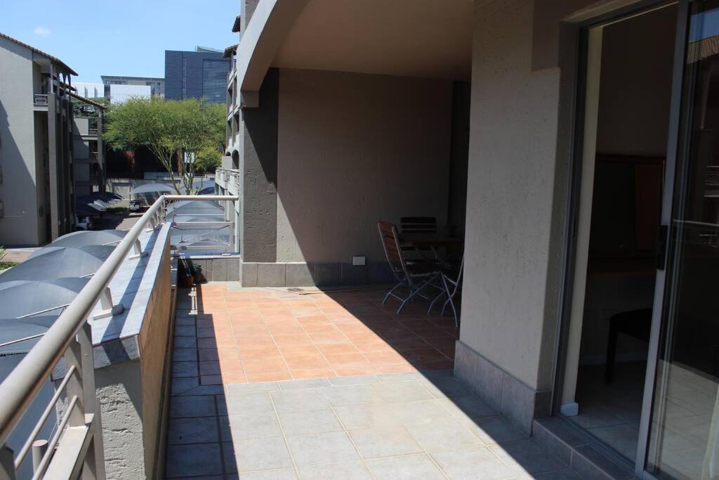 Central & Secure 2-bedroom Sandton Apt.