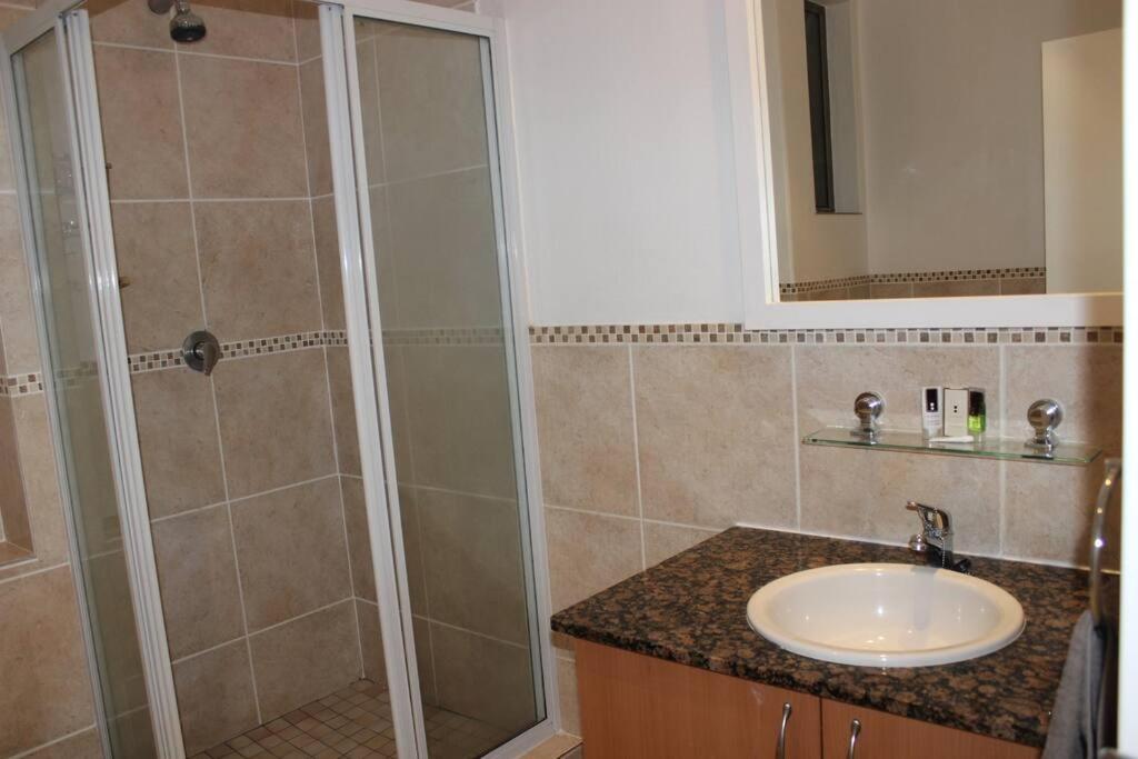 Central & Secure 2-bedroom Sandton Apt.