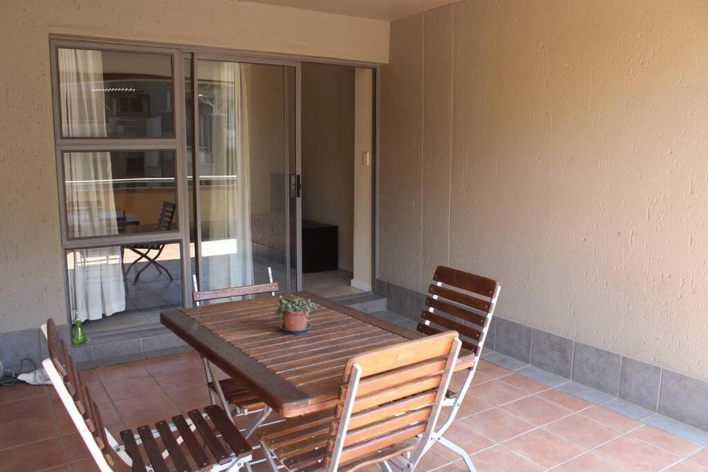 Central & Secure 2-bedroom Sandton Apt.