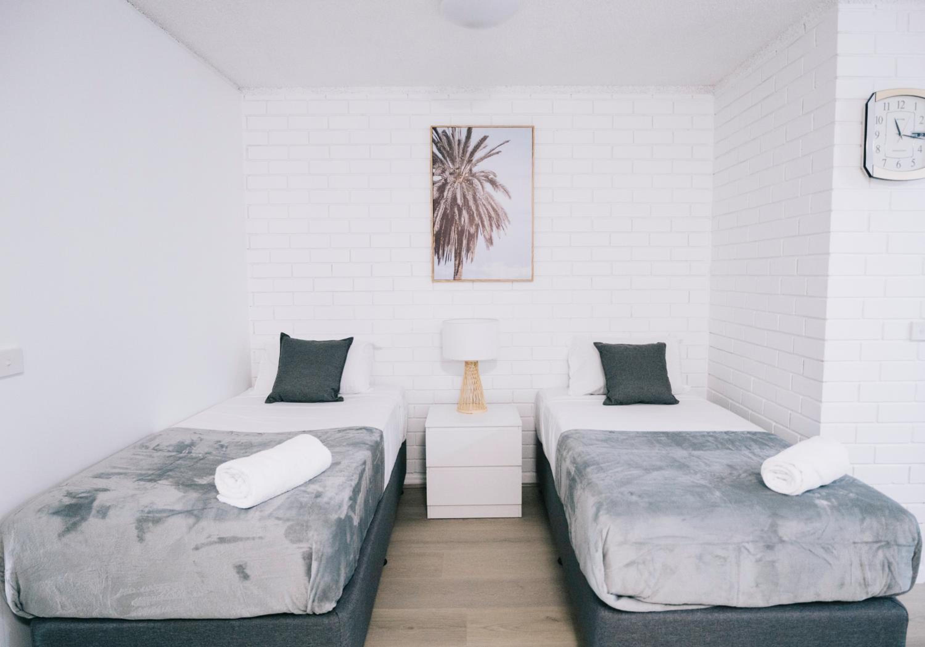 Surfers Paradise- meters from the beach!