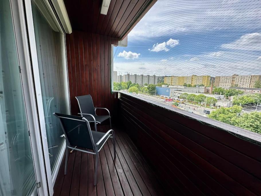 OrangeHomes One bedroom apartment with fireplace