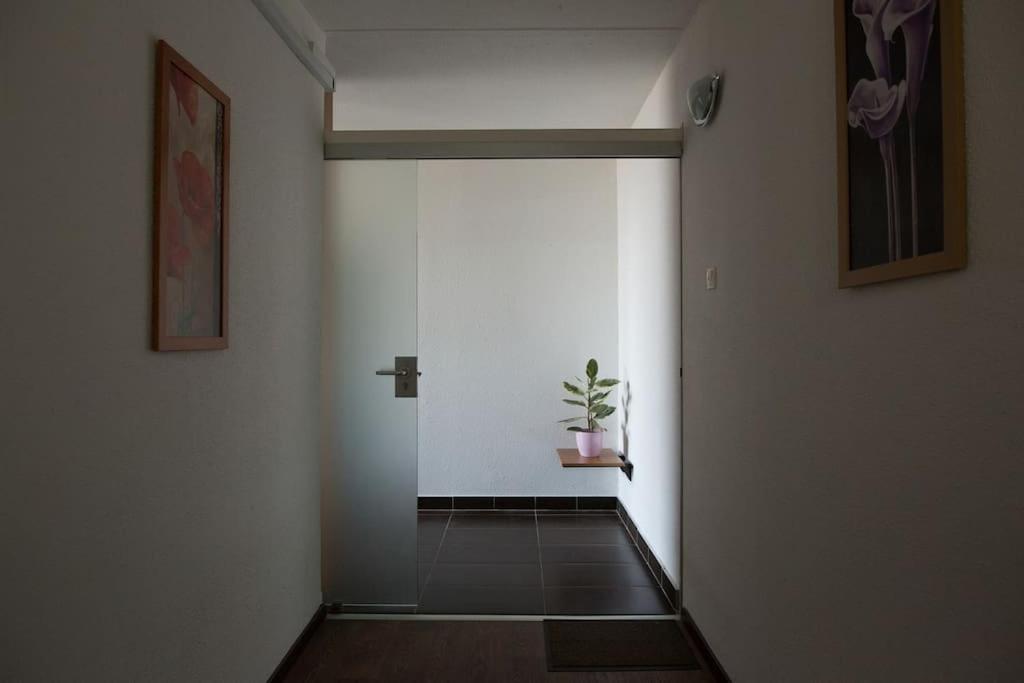OrangeHomes One bedroom apartment with fireplace