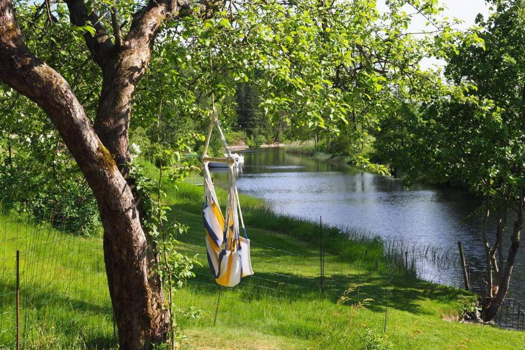 Riverside Bliss Cozy Apartment near Tvedestrand