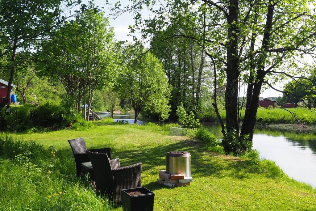 Riverside Bliss Cozy Apartment near Tvedestrand
