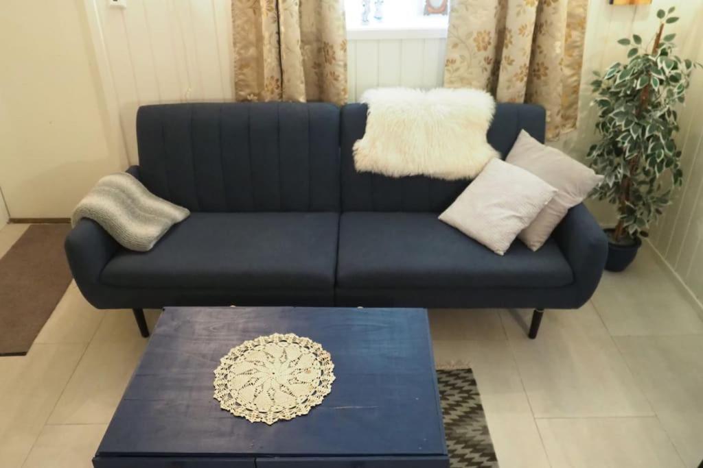 Riverside Bliss Cozy Apartment near Tvedestrand