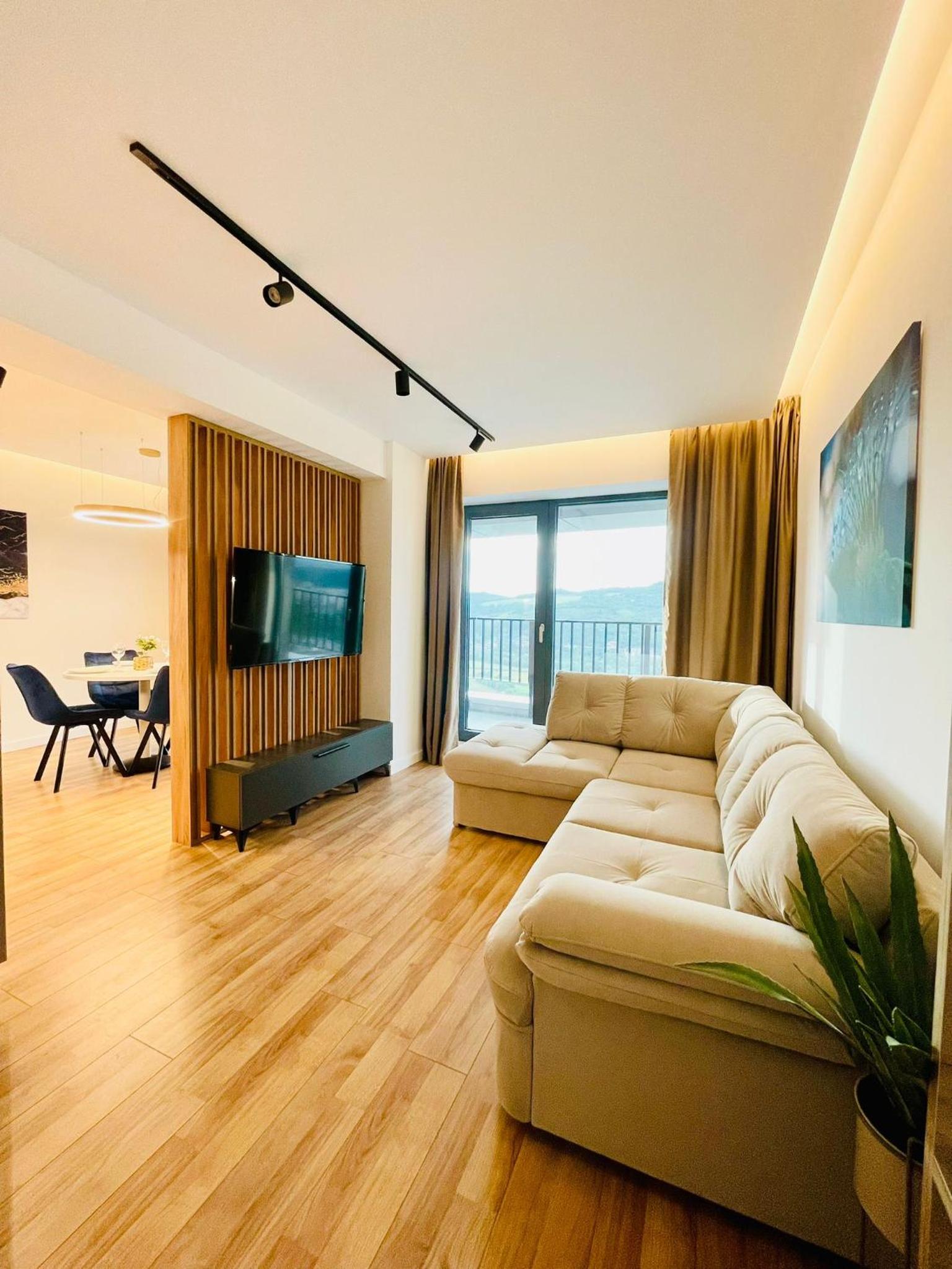 19th floor Apartment