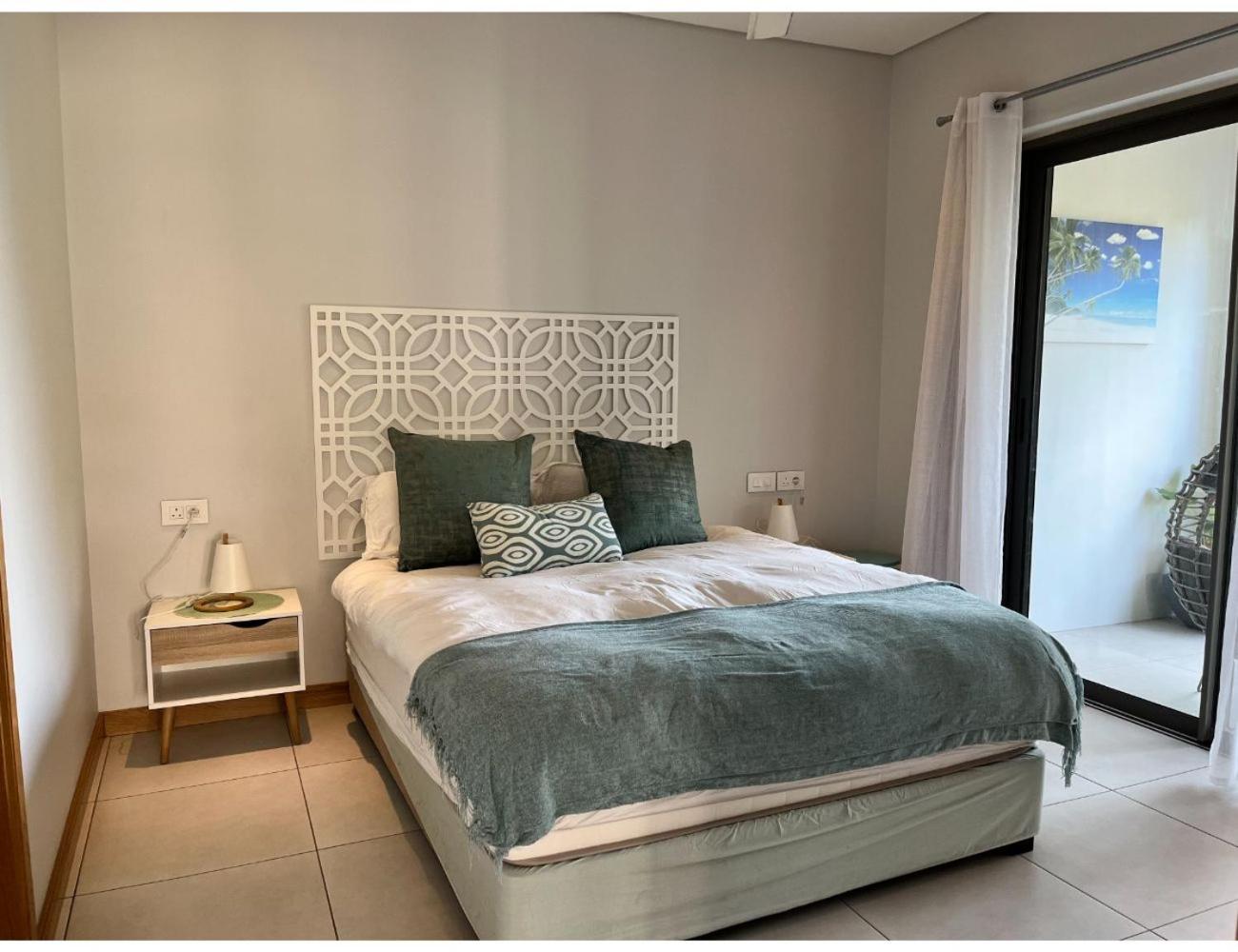 Elegant 3 Bedrooms Haven near Grand-Baie Beach & Center view 2