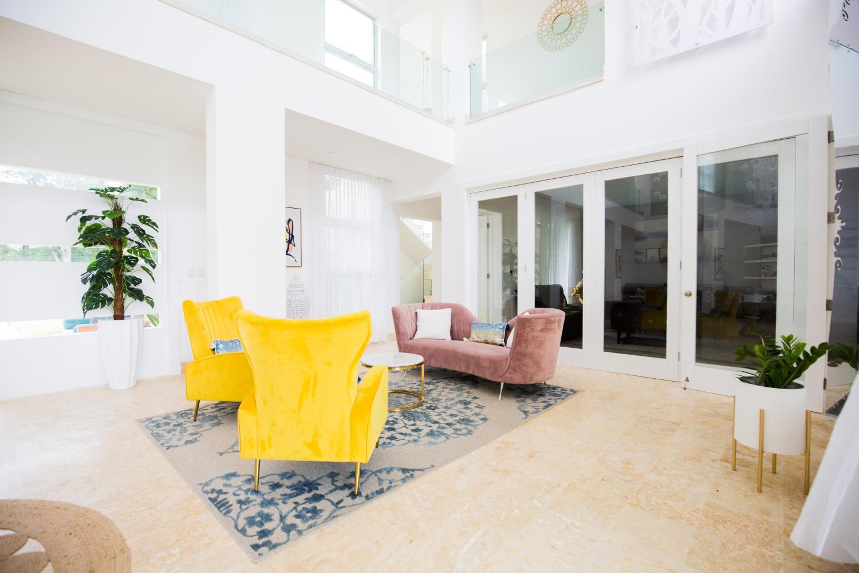 Tranquil Lakefront 5-Bedroom Villa with Cook, Maid, Golf Cart, and Beach Access in Punta Cana view 3