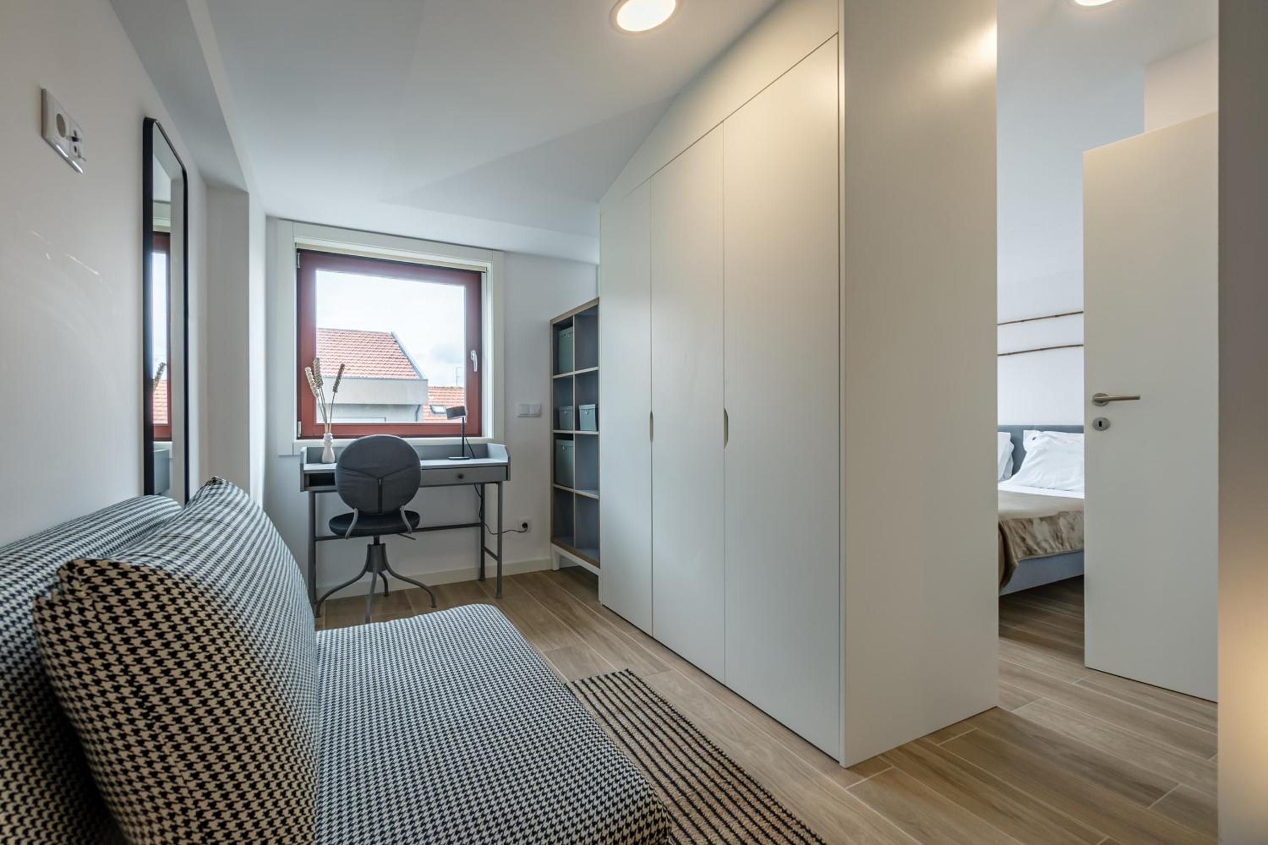 Nomads Lux - 1BDR Charming Top Floor Porto view 3
