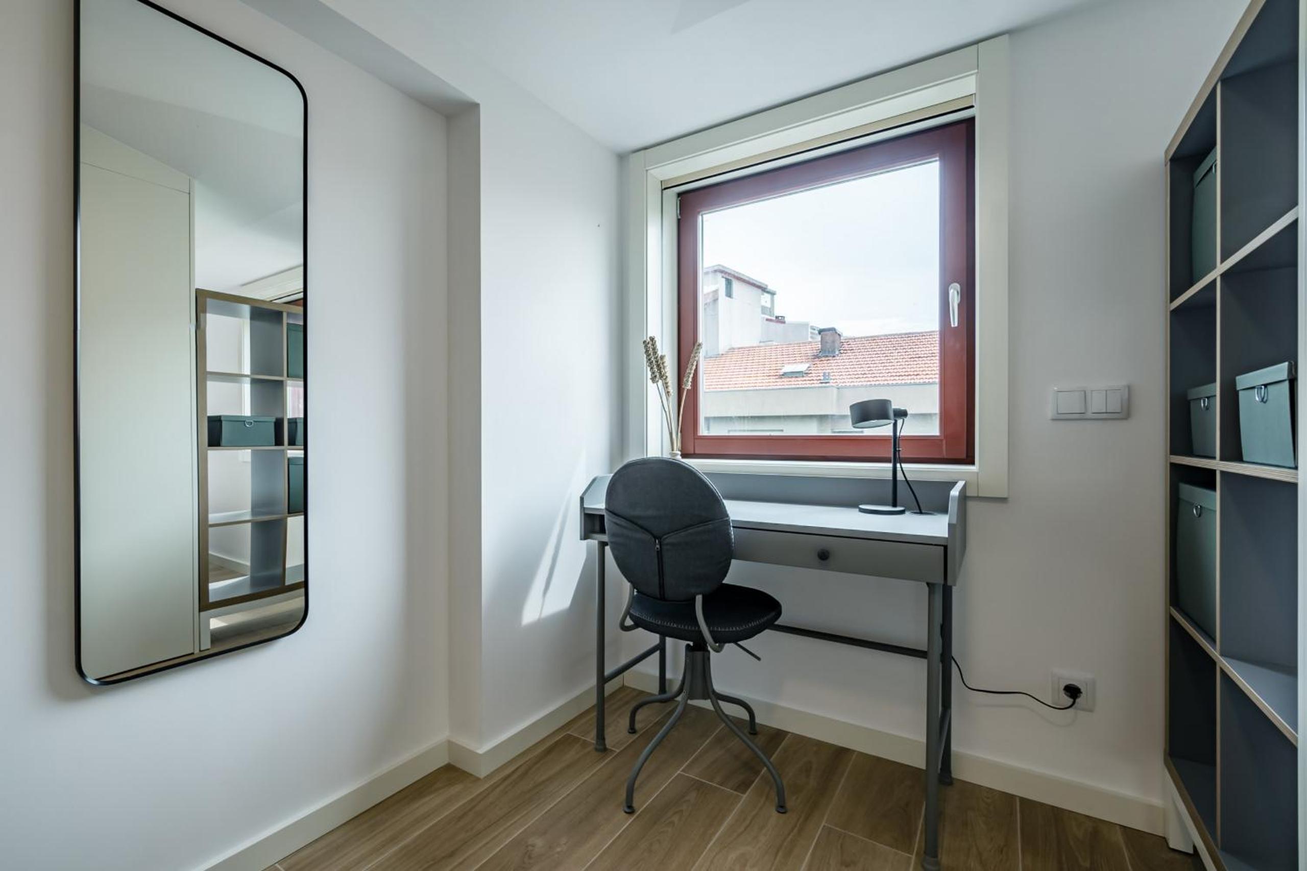 Nomads Lux - 1BDR Charming Top Floor Porto view 4