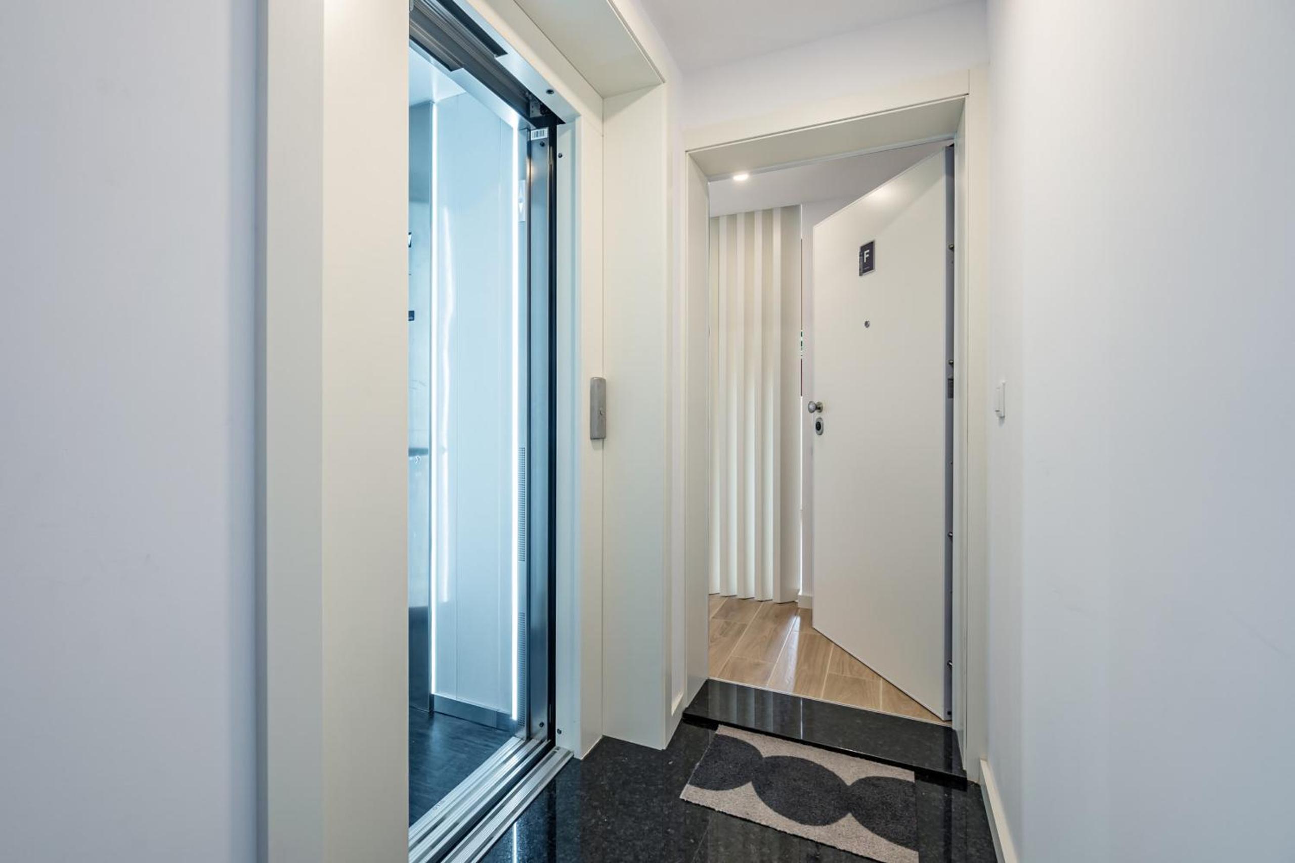 Nomads Lux - 1BDR Charming Top Floor Porto view 5