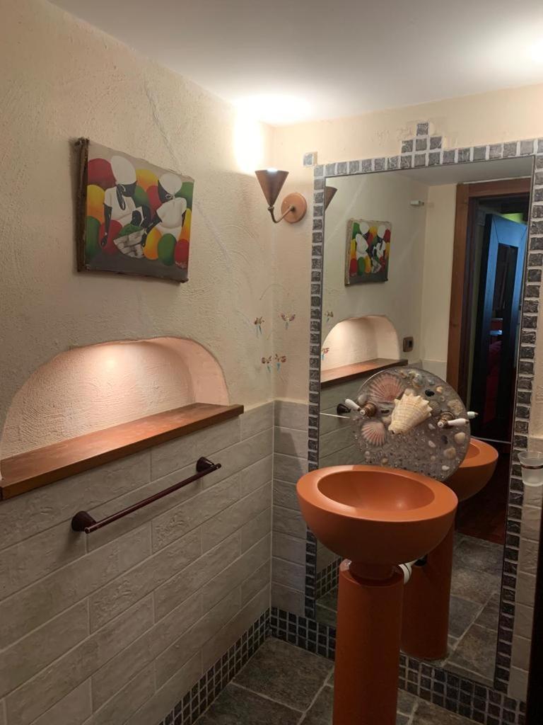 Gildò en Trani — bathroom