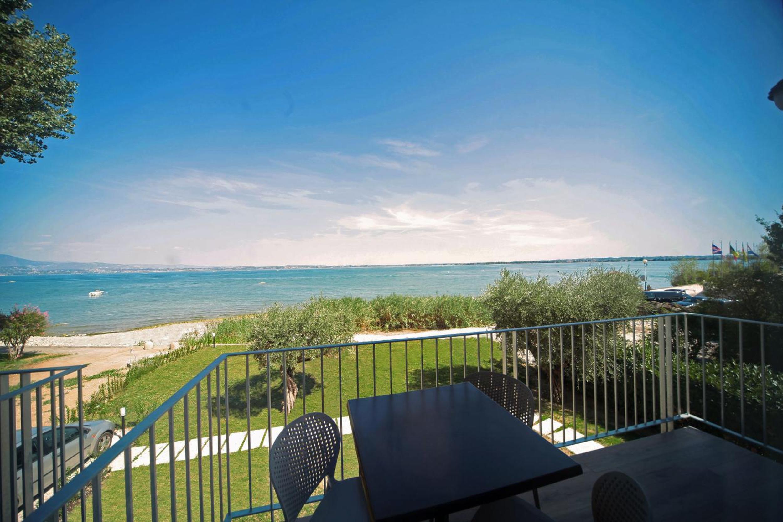 Smeraldo dip Villa Canneto view 3